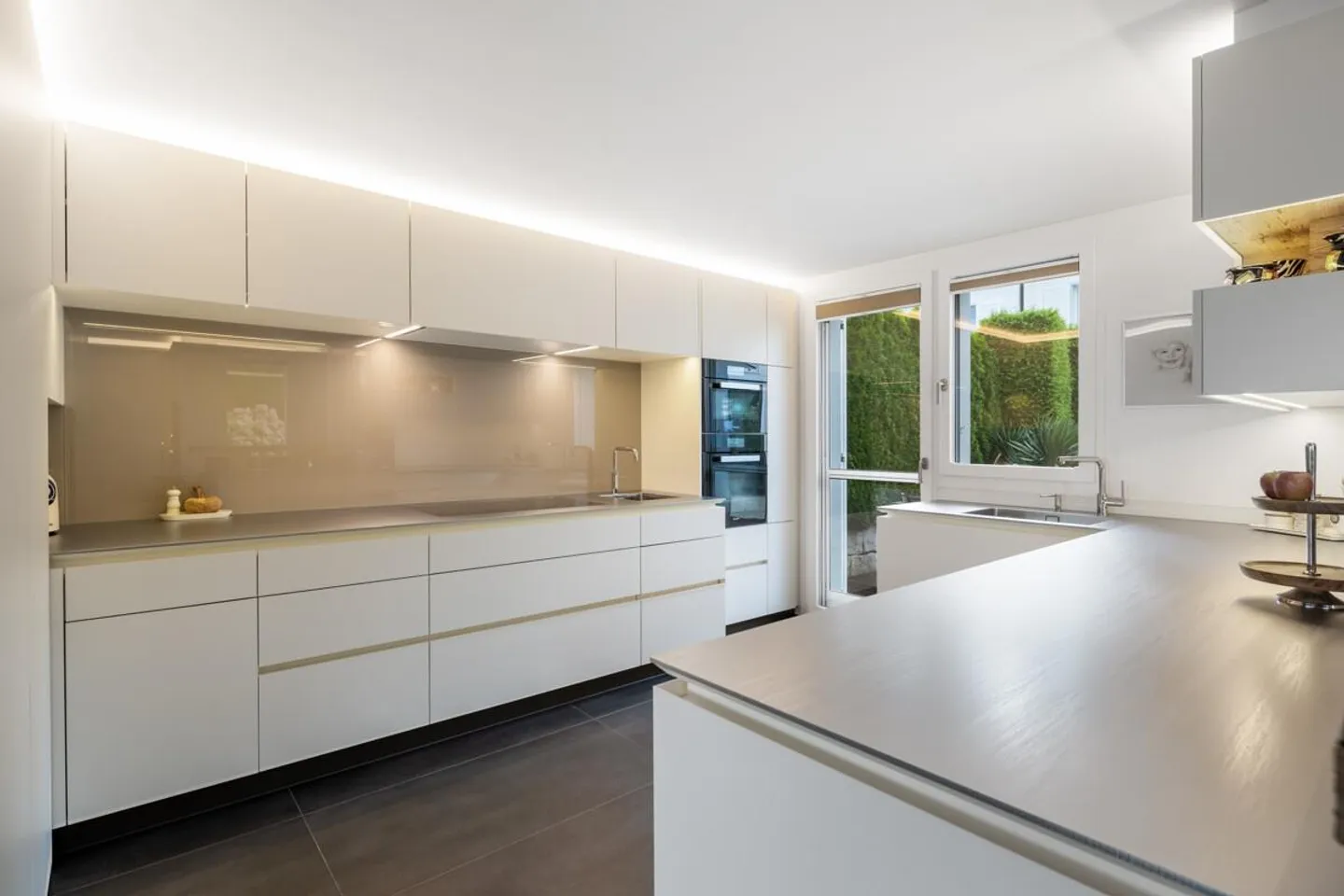 Feusisberg: Stylish architecture with a view over Lake Zurich - Photo 4 of 8