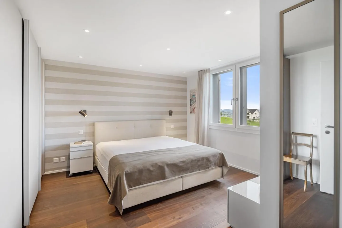 Feusisberg: Stylish architecture with a view over Lake Zurich - Photo 5 of 8