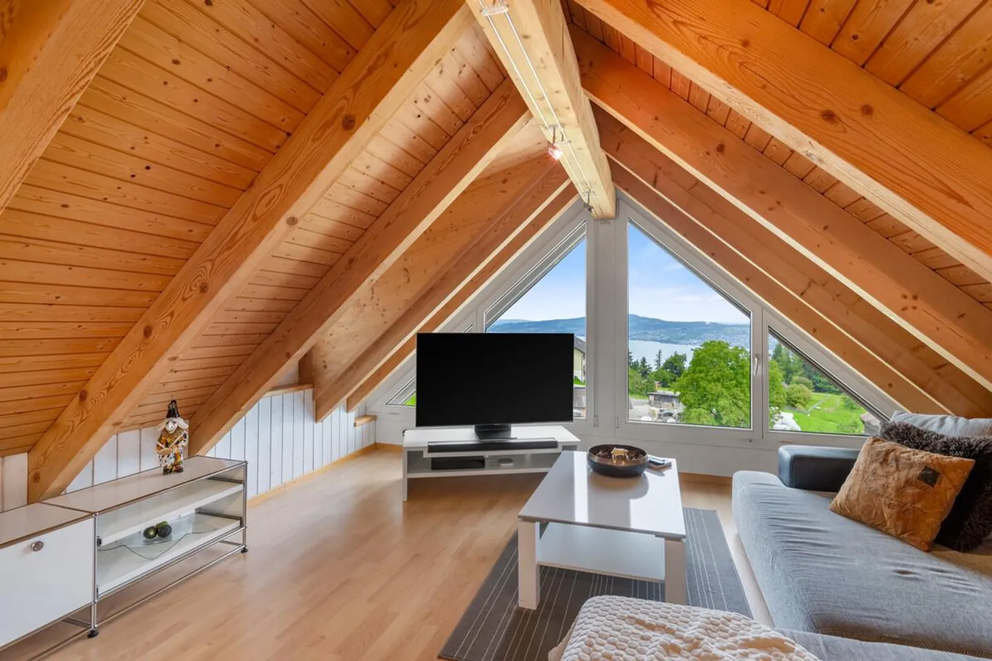 Feusisberg: Stylish architecture with a view over Lake Zurich - Photo 6 of 8