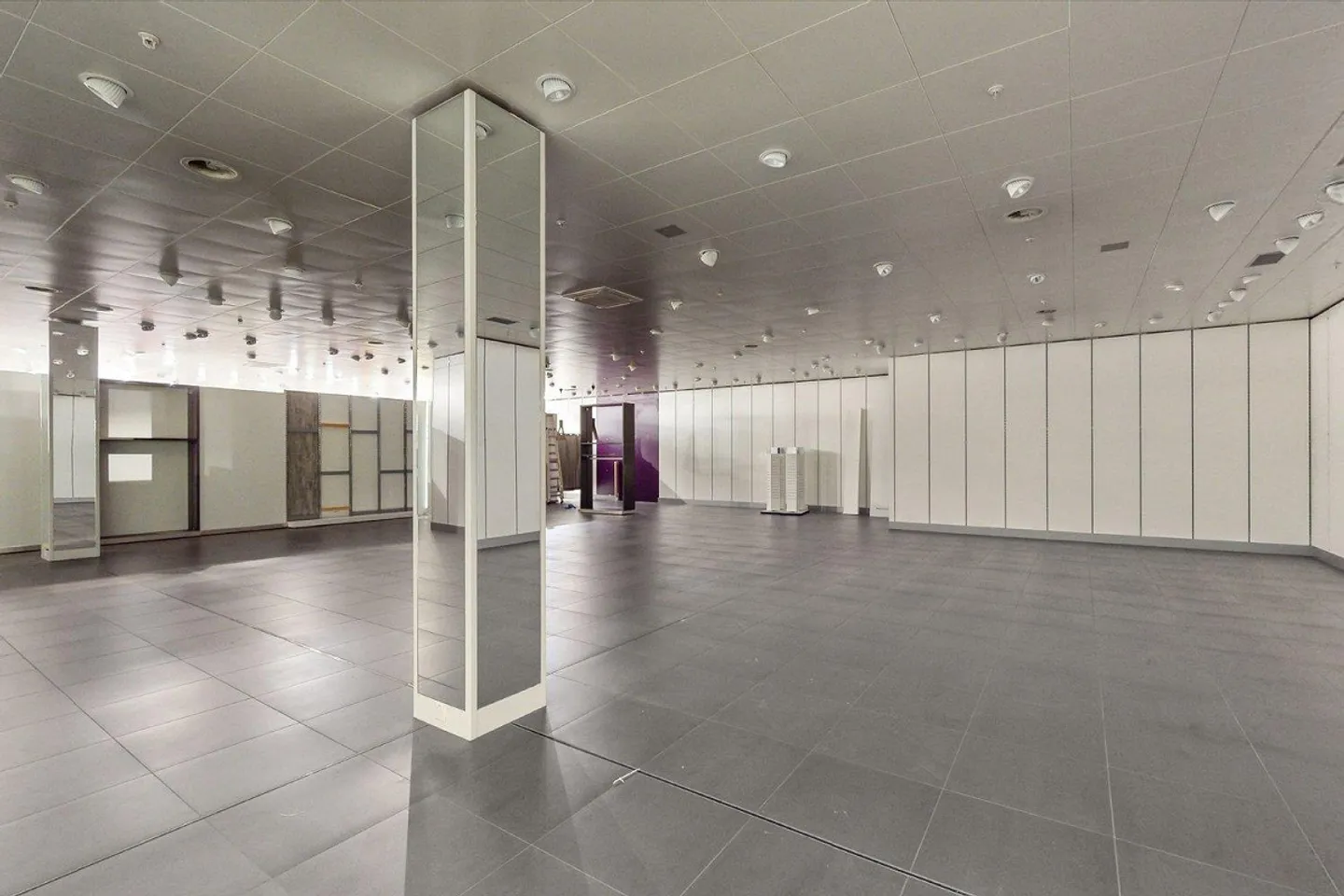 Commercial Space in Prime Location - Photo 3 of 10