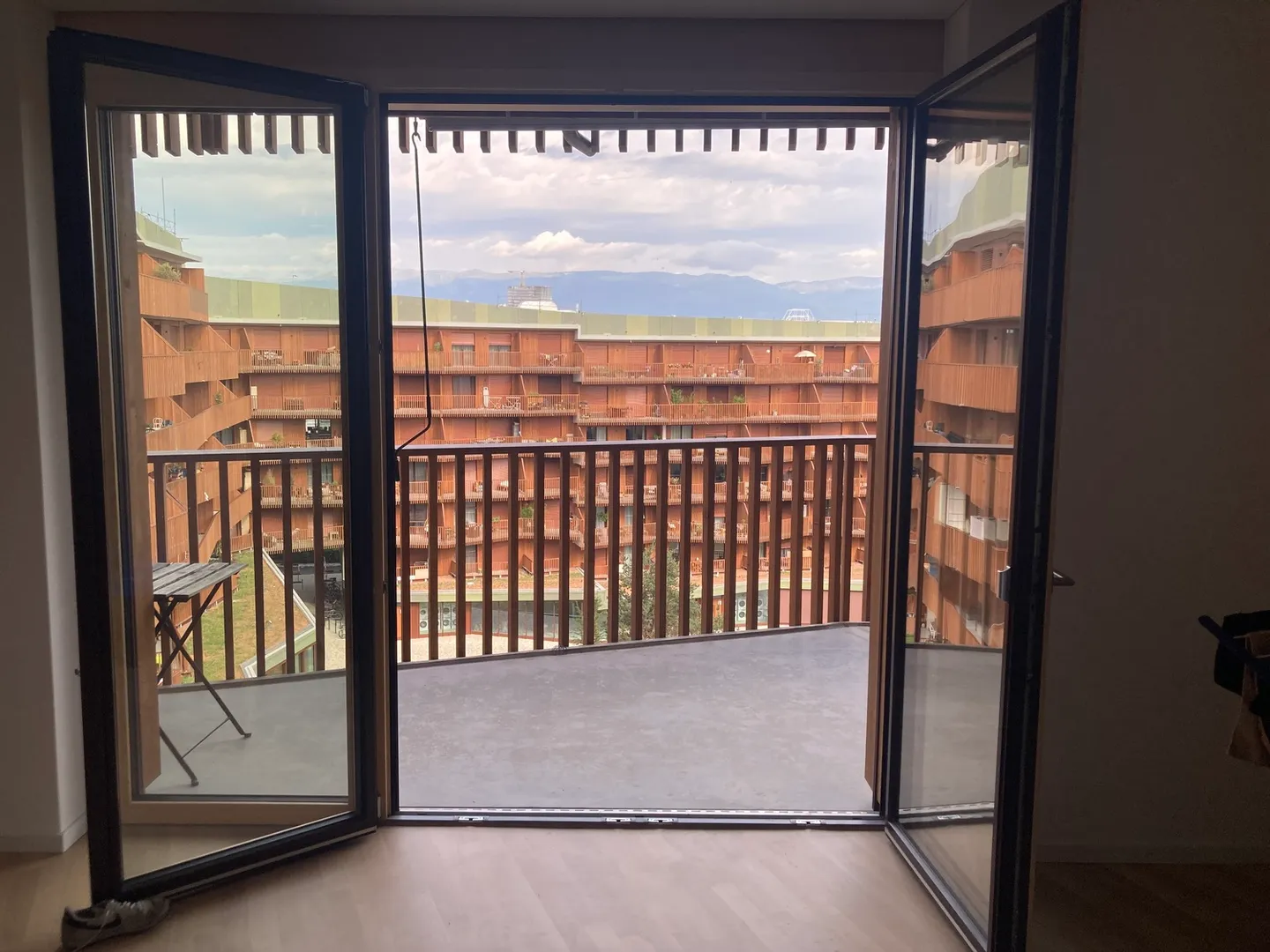 2½ ZIMMER WOHNUNG IN CAROUGE (GE), MÖBLIERT, BEFRISTET - Foto 2 von 8