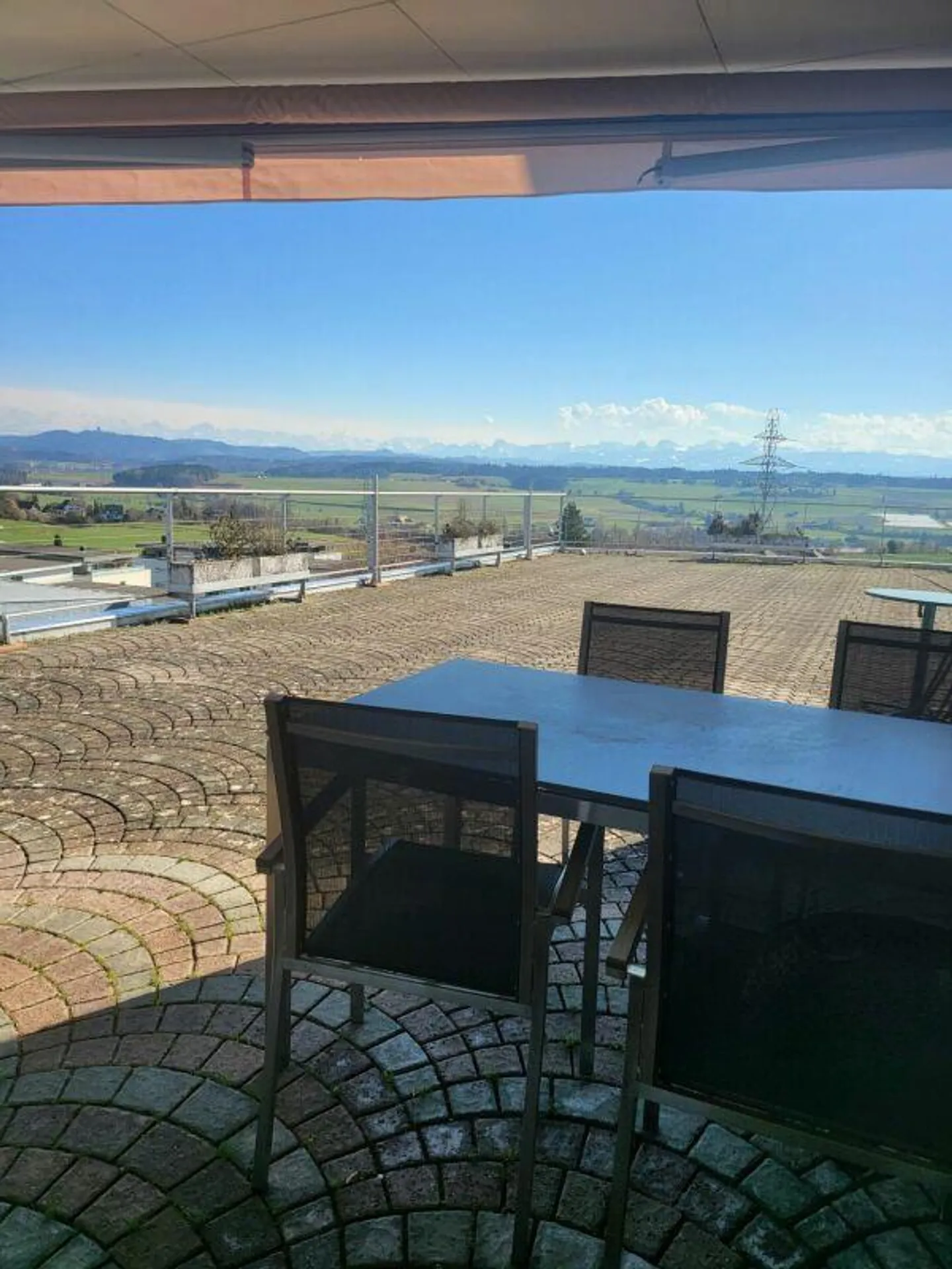 Stupendo spazio abitativo di 89m² con terrazza e vista sulle Alpi bernesi - Foto 1 di 8