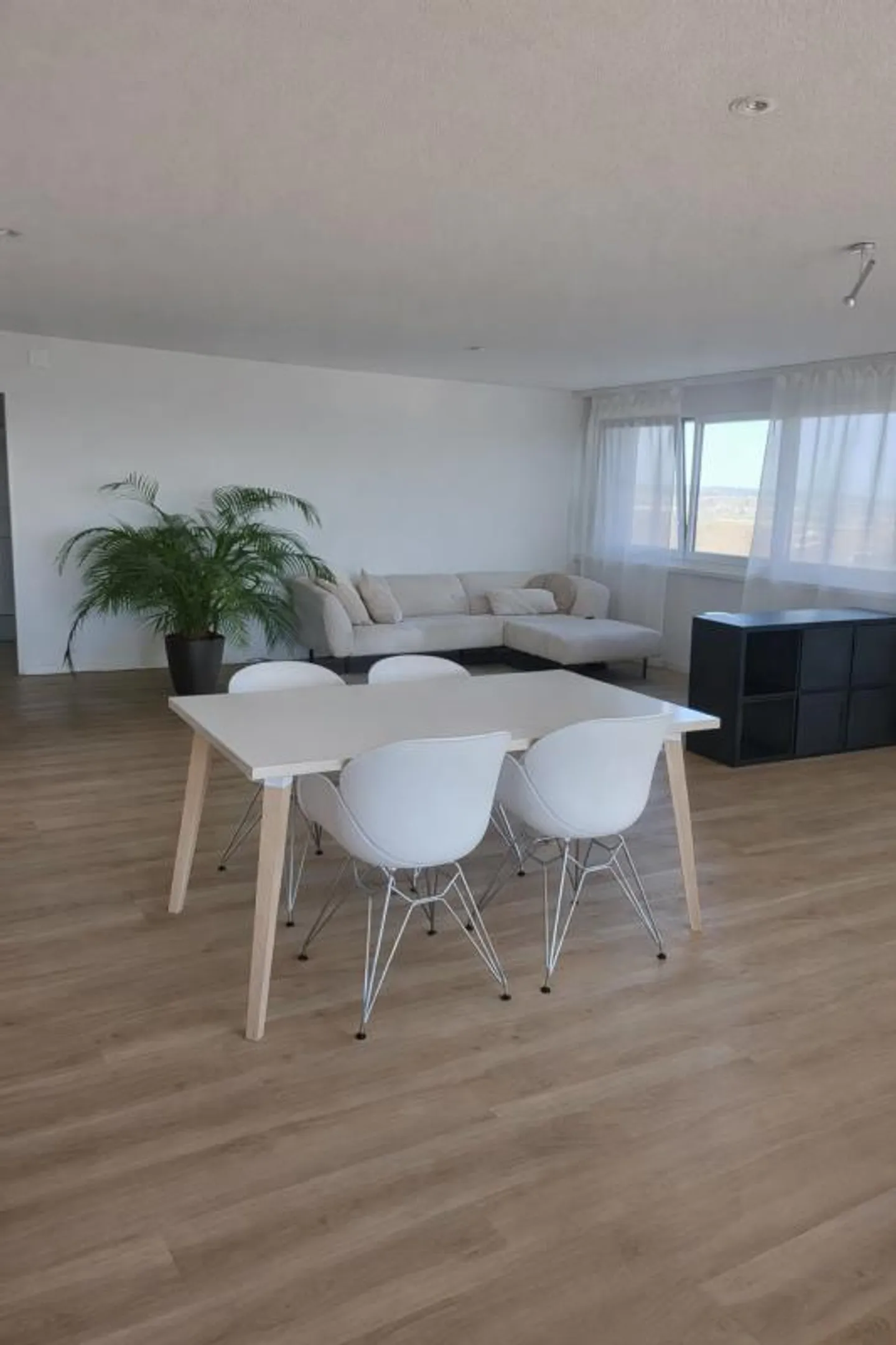 Stupendo spazio abitativo di 89m² con terrazza e vista sulle Alpi bernesi - Foto 3 di 8