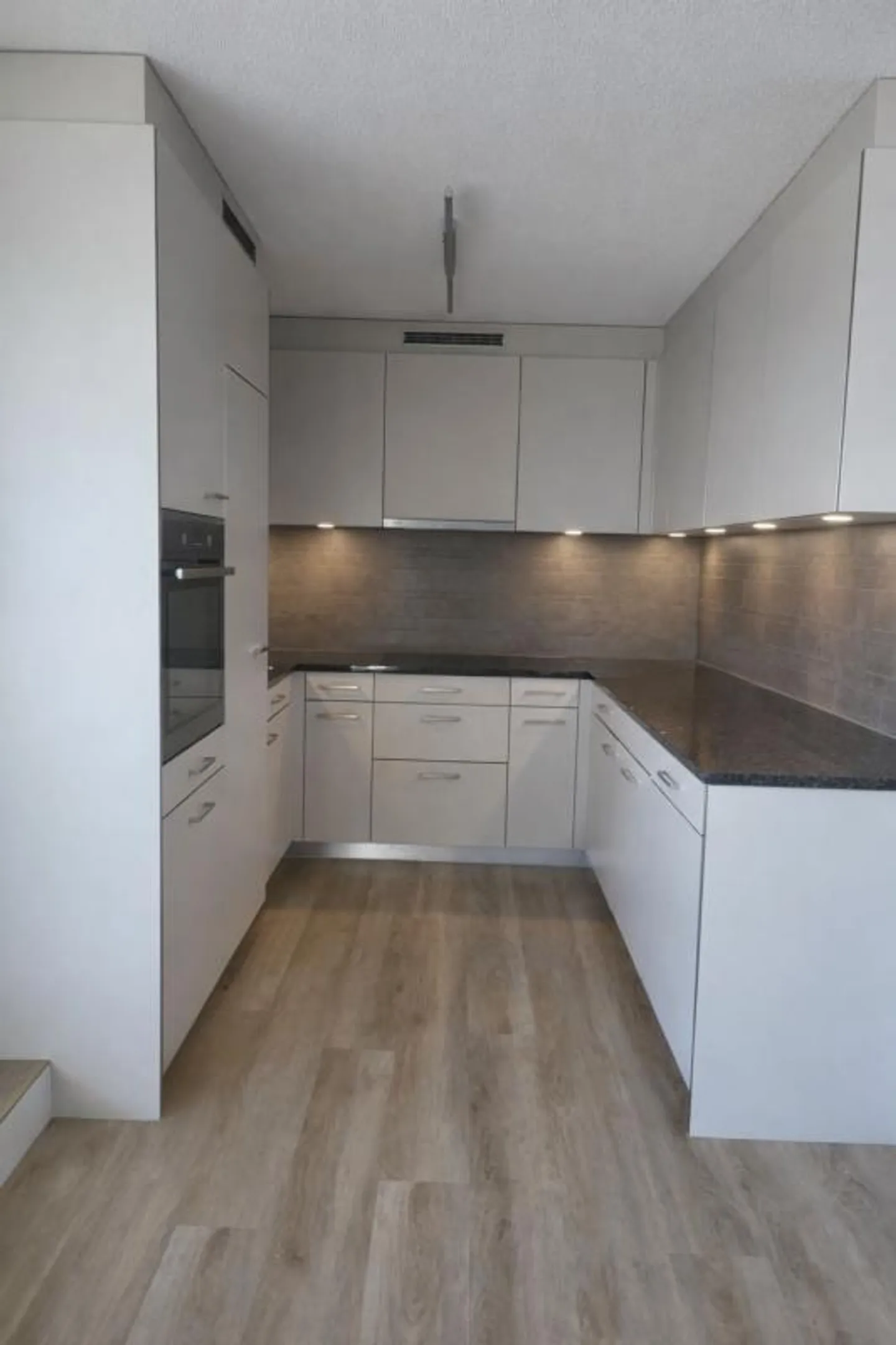 Stupendo spazio abitativo di 89m² con terrazza e vista sulle Alpi bernesi - Foto 2 di 8