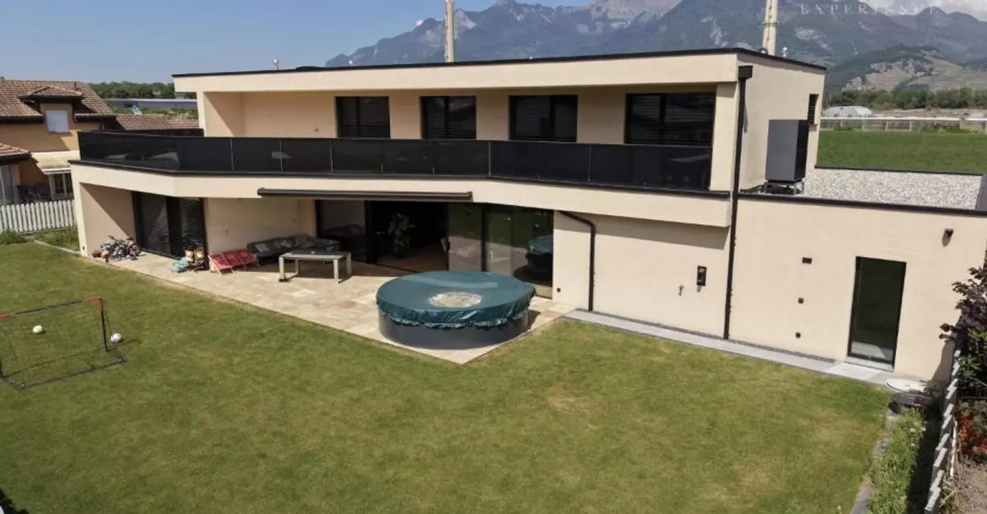 Exceptional Contemporary Villa - Photo 1 of 4