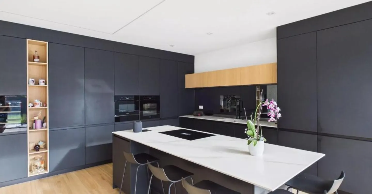 Exceptional Contemporary Villa - Photo 3 of 4