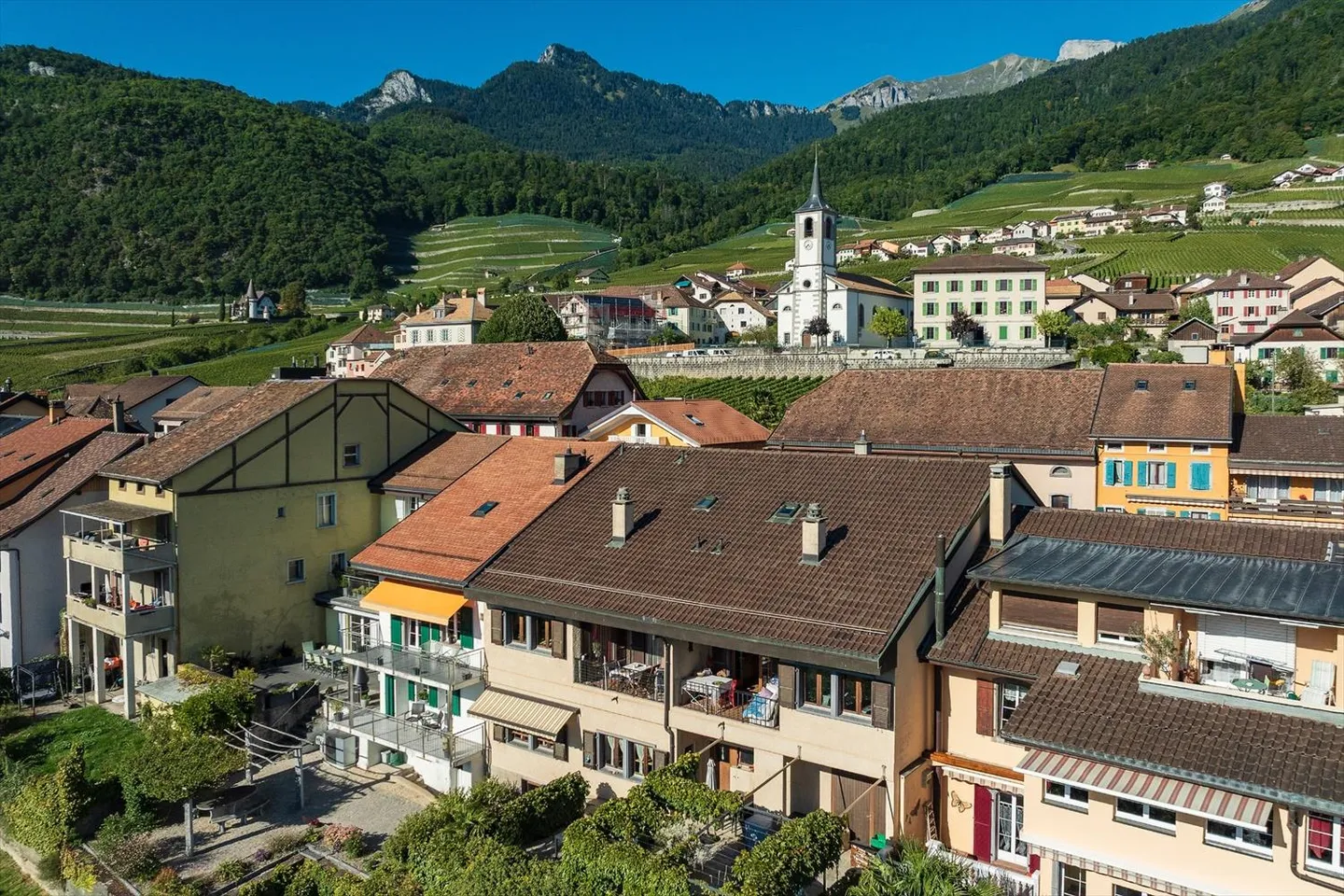 Residential building with yield in Yvorne - Photo 1 of 9