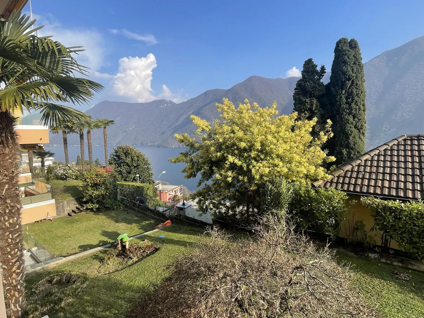 UNMISSABLE 3.5 APARTMENT WITH LAKE VIEW IN CASTAGNOLA - Photo 1 of 13