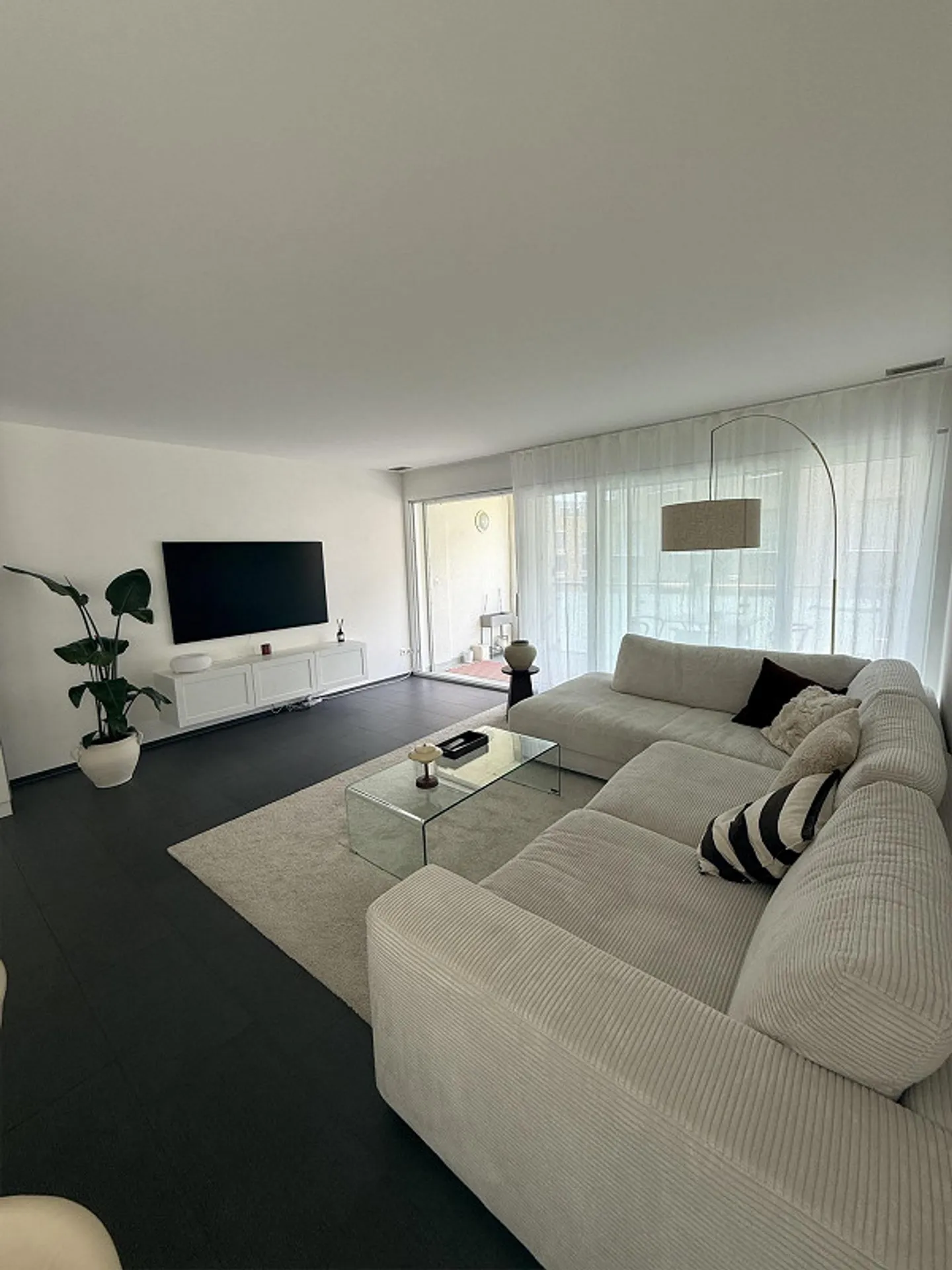 Modern 3.5 Room Apartment in Chur - Photo 2 of 9