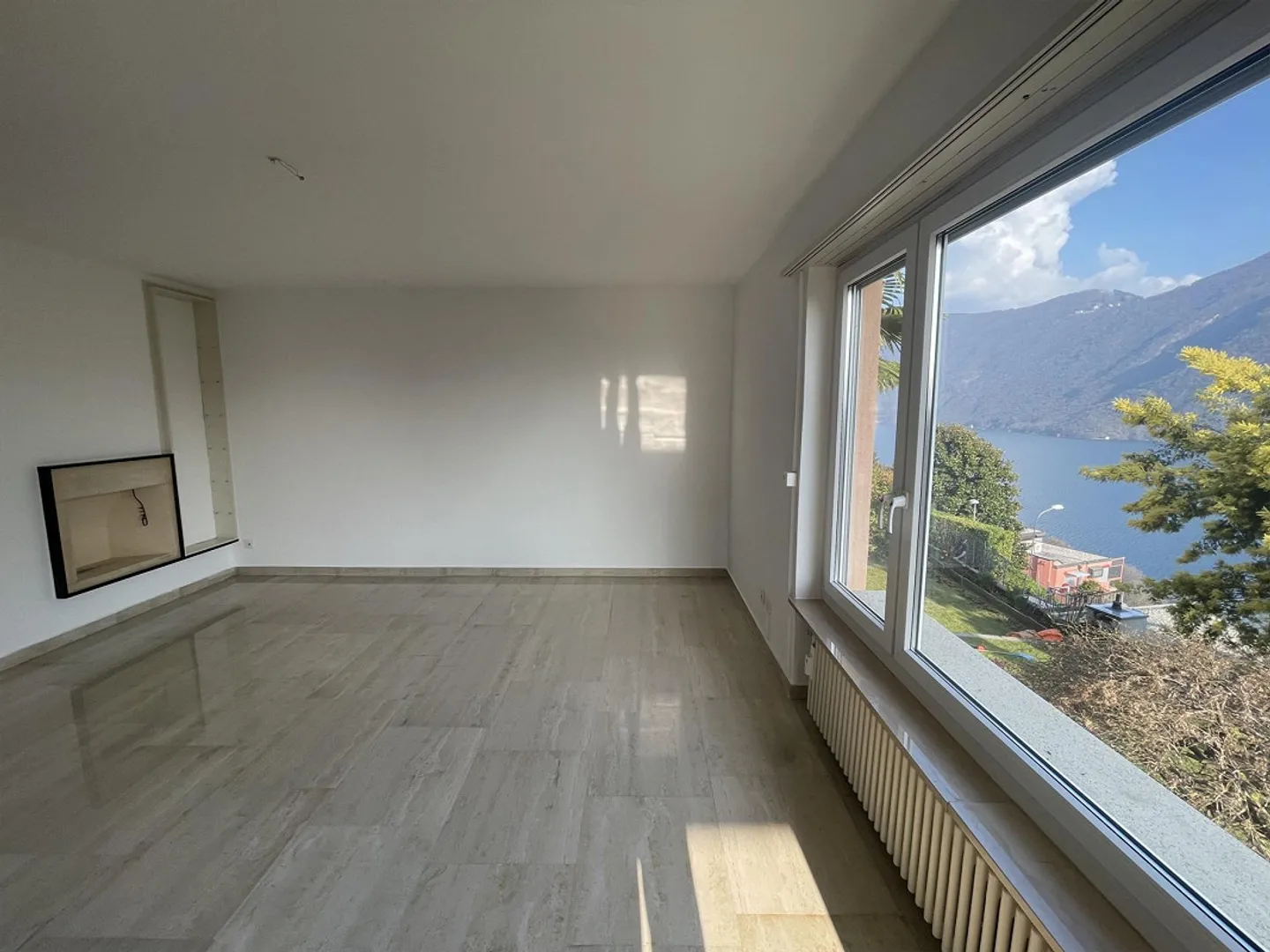 UNMISSABLE 3.5 APARTMENT WITH LAKE VIEW IN CASTAGNOLA - Photo 3 of 13