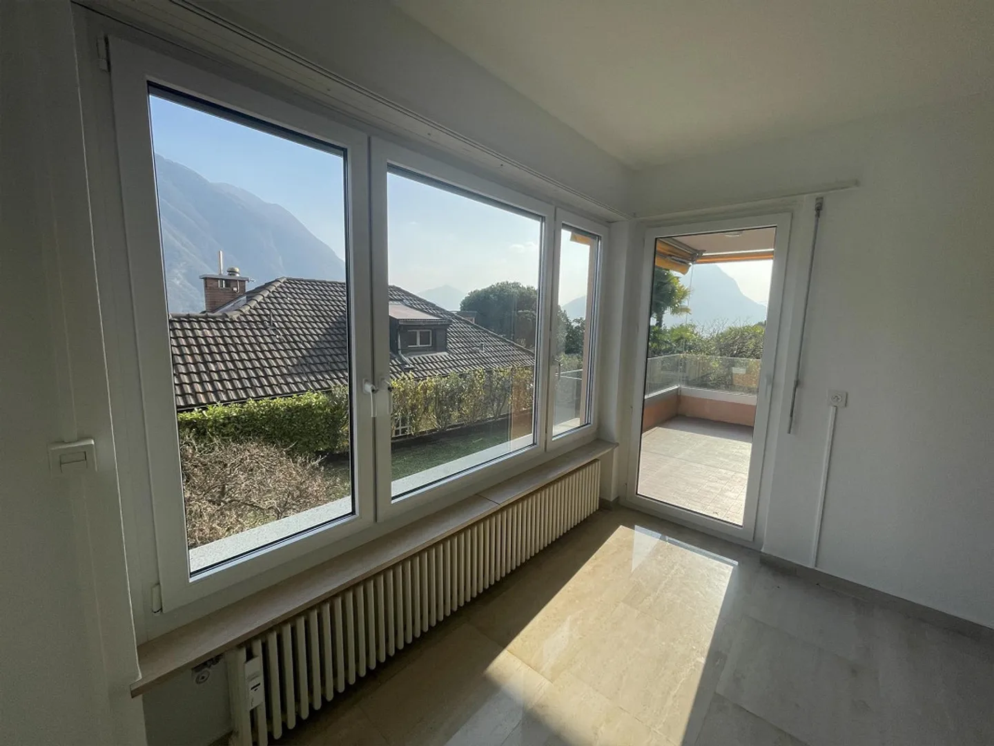 UNMISSABLE 3.5 APARTMENT WITH LAKE VIEW IN CASTAGNOLA - Photo 6 of 13