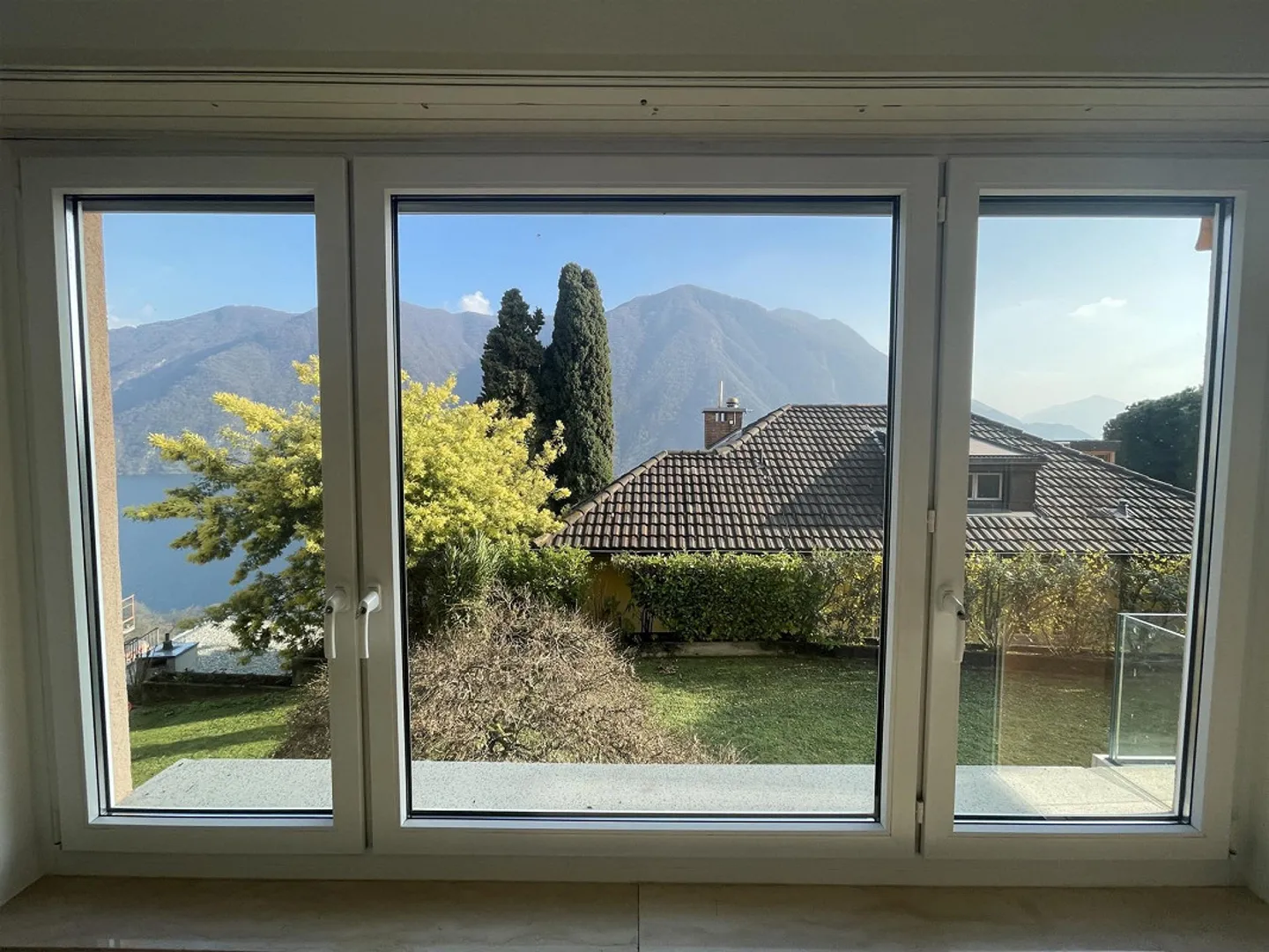 UNMISSABLE 3.5 APARTMENT WITH LAKE VIEW IN CASTAGNOLA - Photo 7 of 13