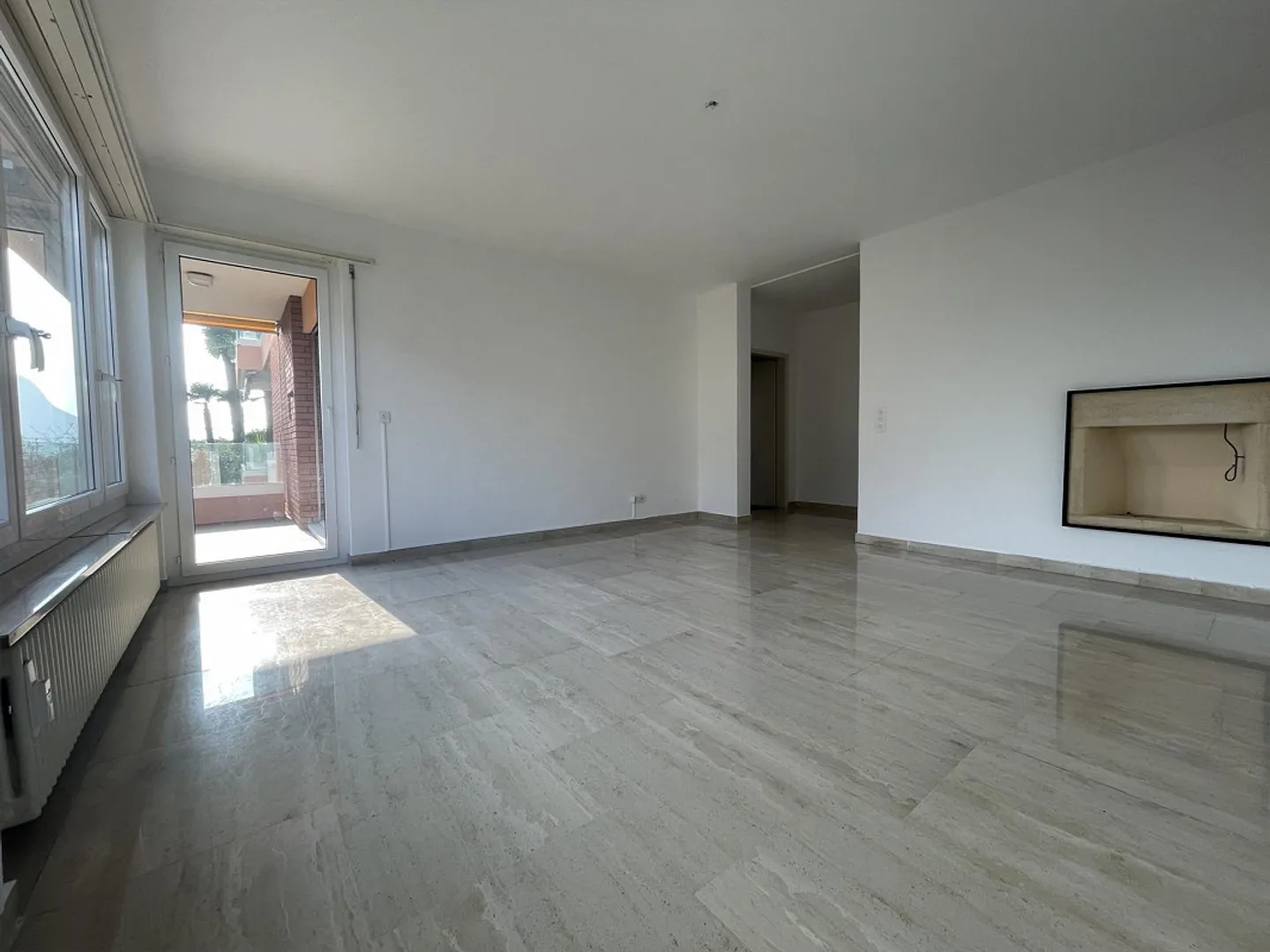 UNMISSABLE 3.5 APARTMENT WITH LAKE VIEW IN CASTAGNOLA - Photo 4 of 13