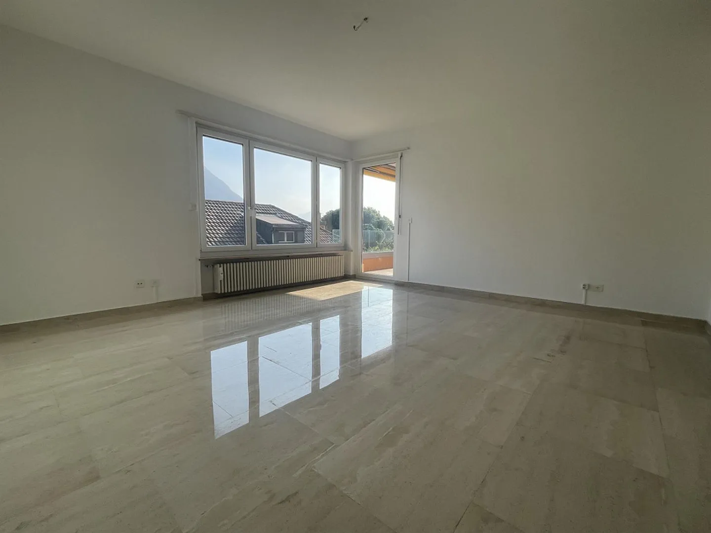 UNMISSABLE 3.5 APARTMENT WITH LAKE VIEW IN CASTAGNOLA - Photo 5 of 13