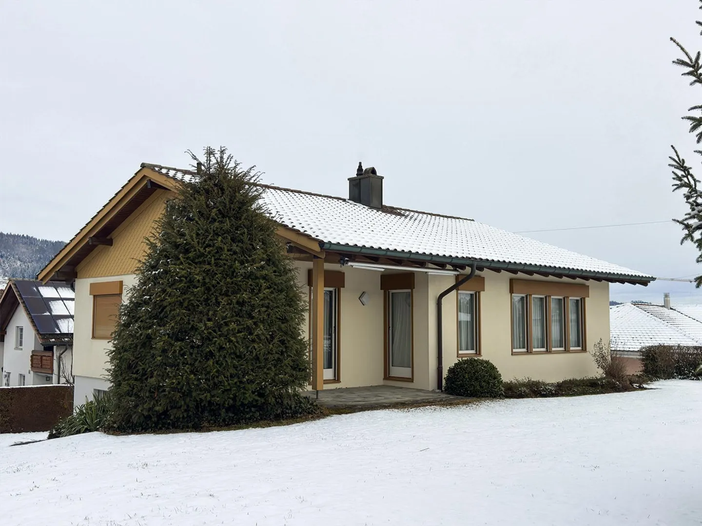 5 ½ - Room Single Family House with Double Garage and Surroundings - Photo 1 of 15