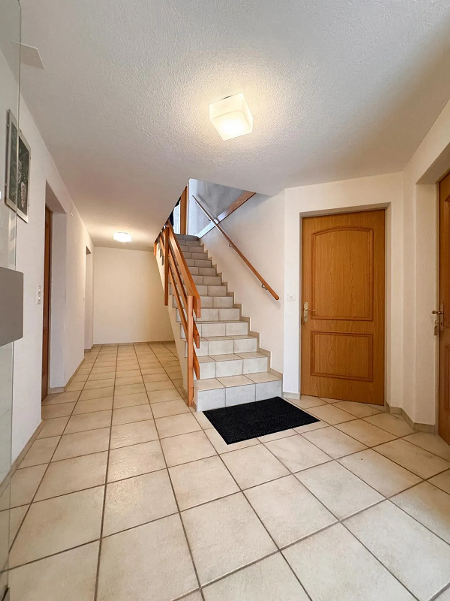 5 ½ - Room Single Family House with Double Garage and Surroundings - Photo 4 of 15