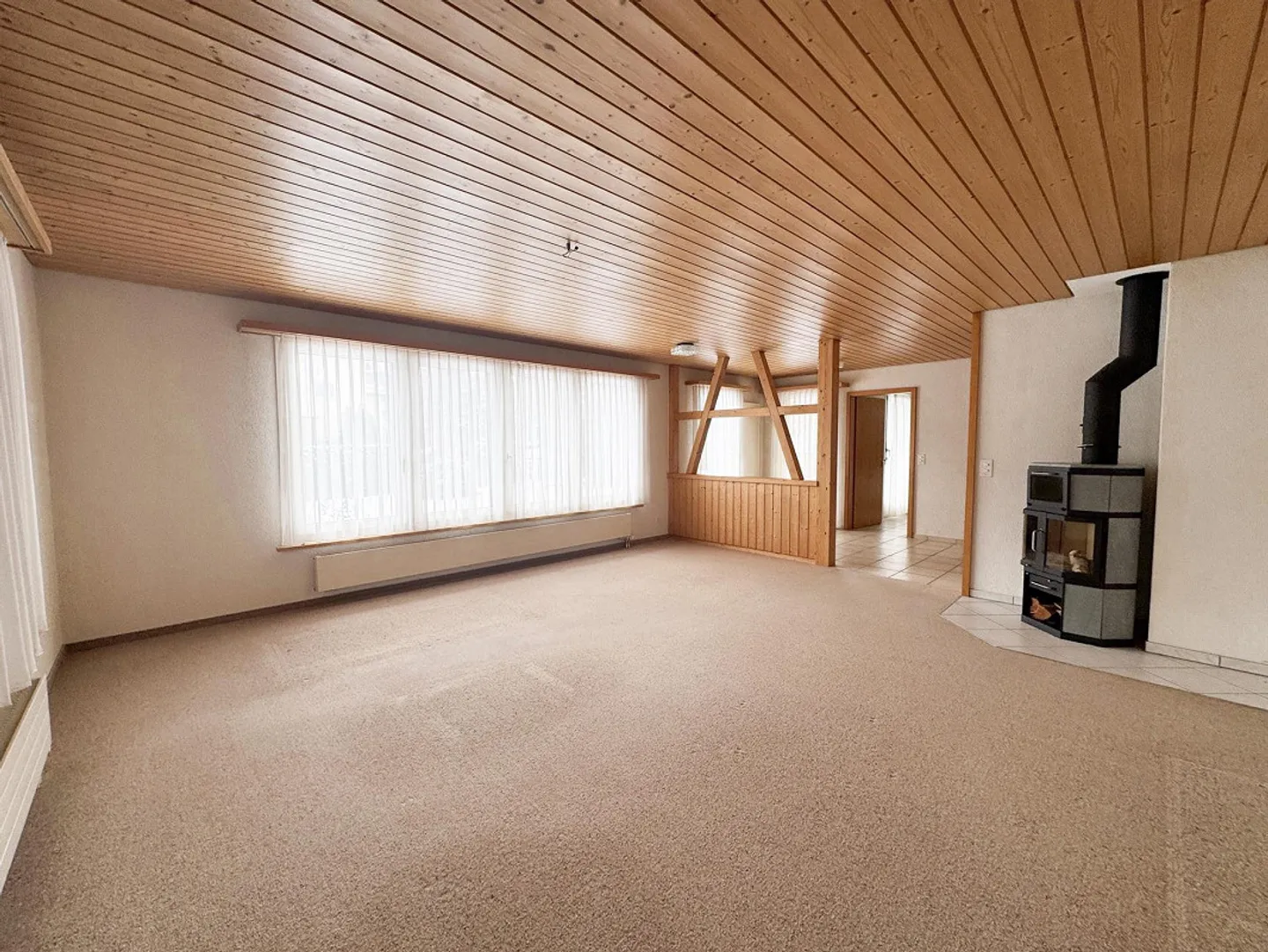 5 ½ - Room Single Family House with Double Garage and Surroundings - Photo 5 of 15