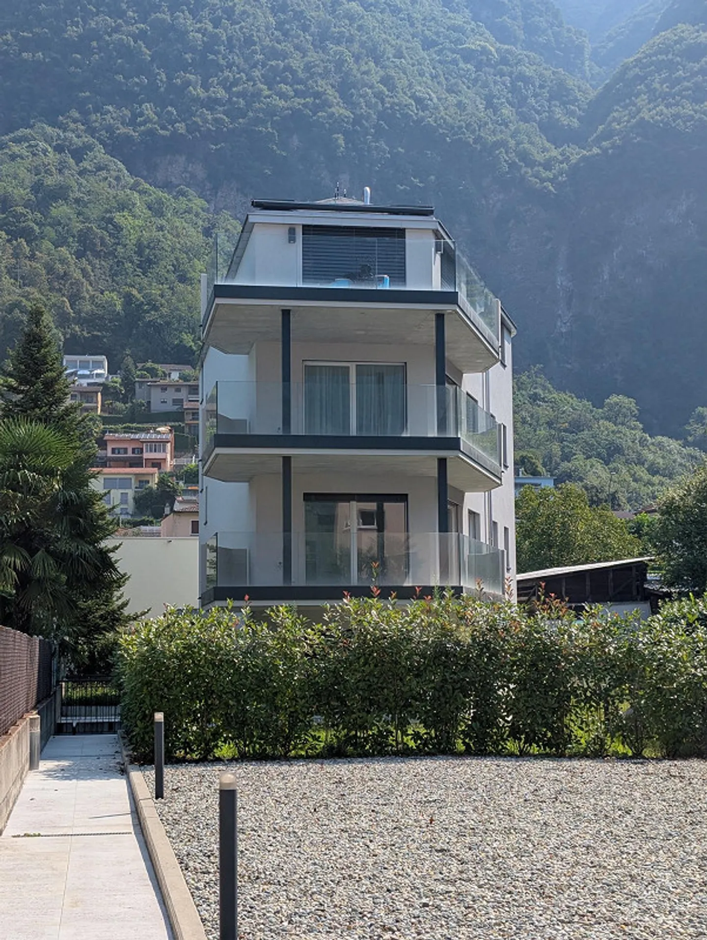 MERAVIGLIOSAMENTE ELEGANTE E MODERNO - Foto 2 di 13