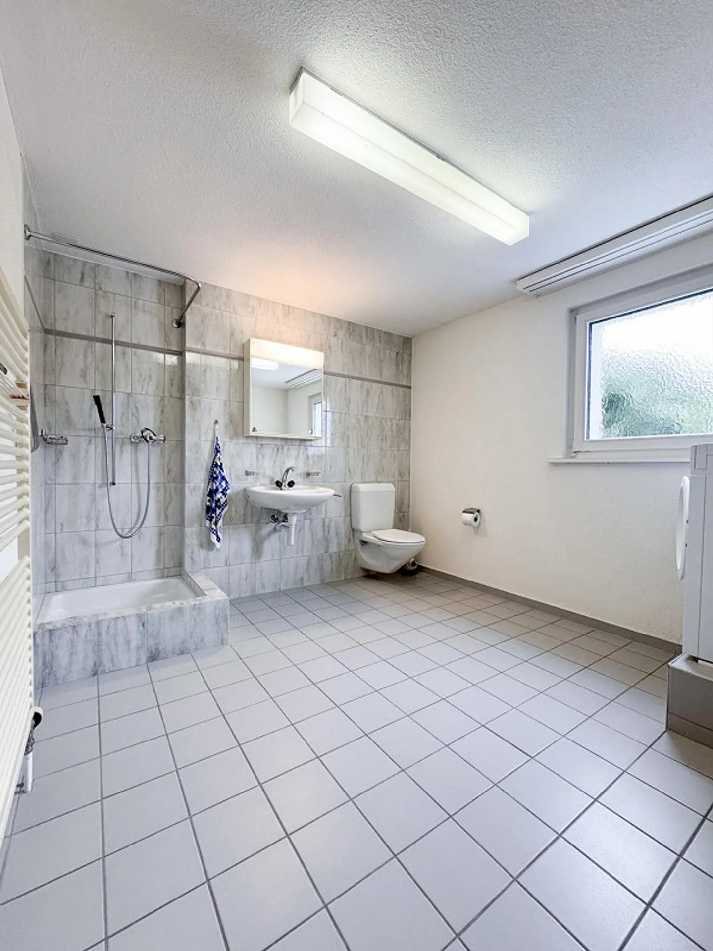 5 ½ - Room Single Family House with Double Garage and Surroundings - Photo 8 of 15