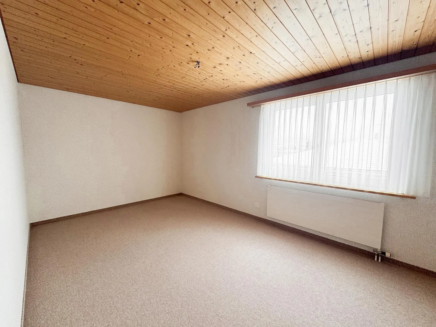 5 ½ - Room Single Family House with Double Garage and Surroundings - Photo 9 of 15