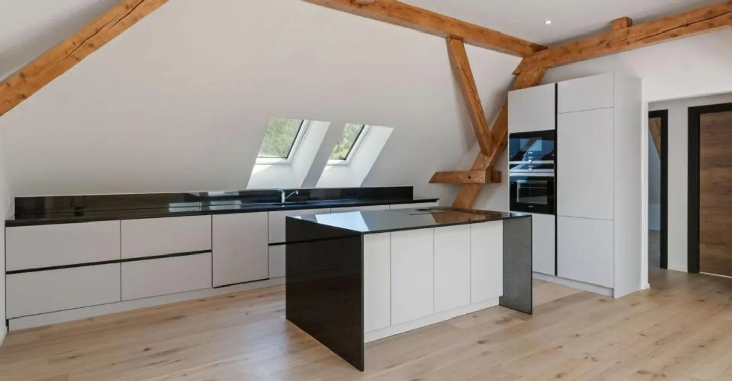 Courtelary, beautiful penthouse apartment of 4.5 rooms with elevator - Photo 2 of 11