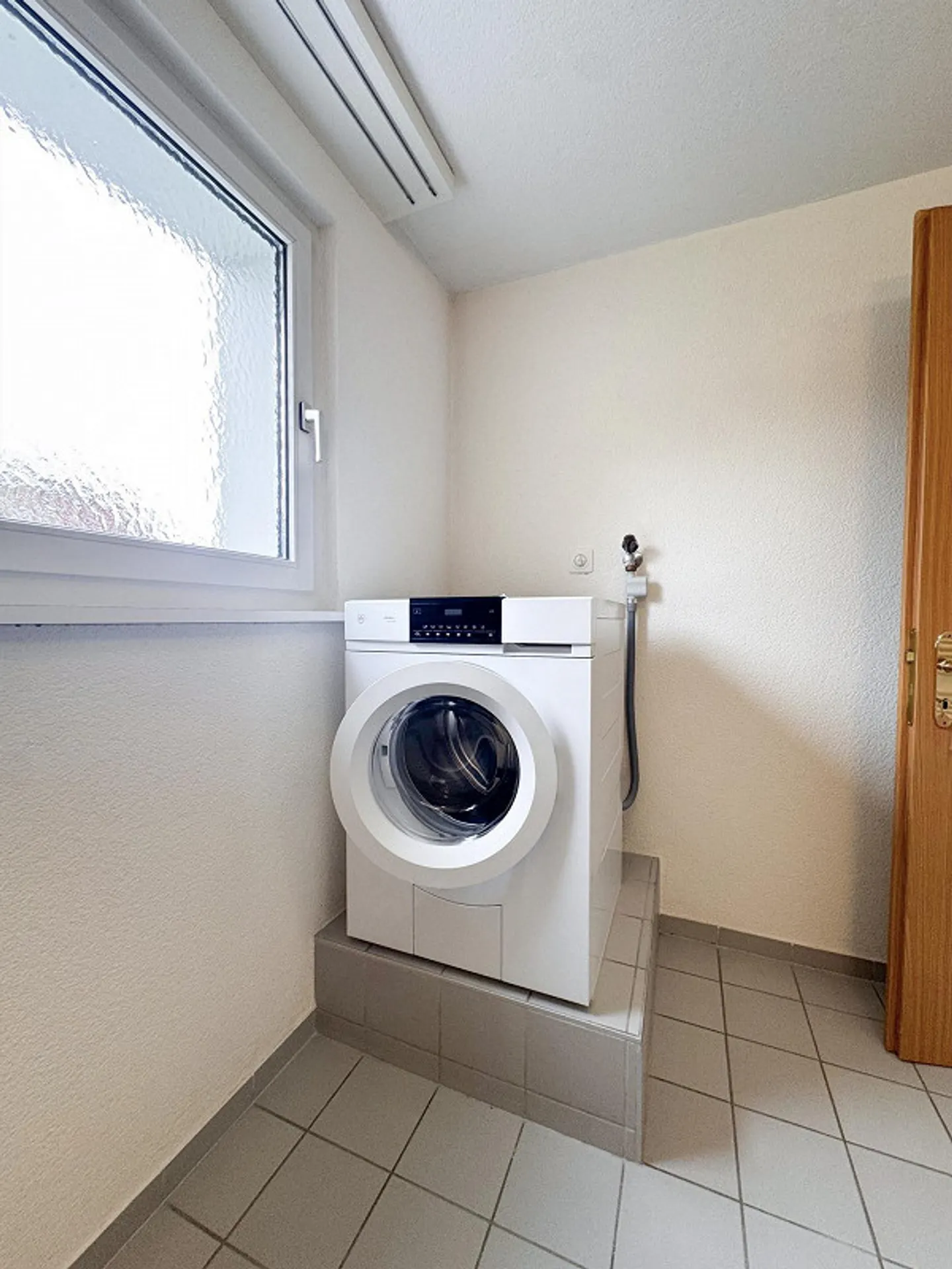 5 ½ - Room Single Family House with Double Garage and Surroundings - Photo 11 of 15