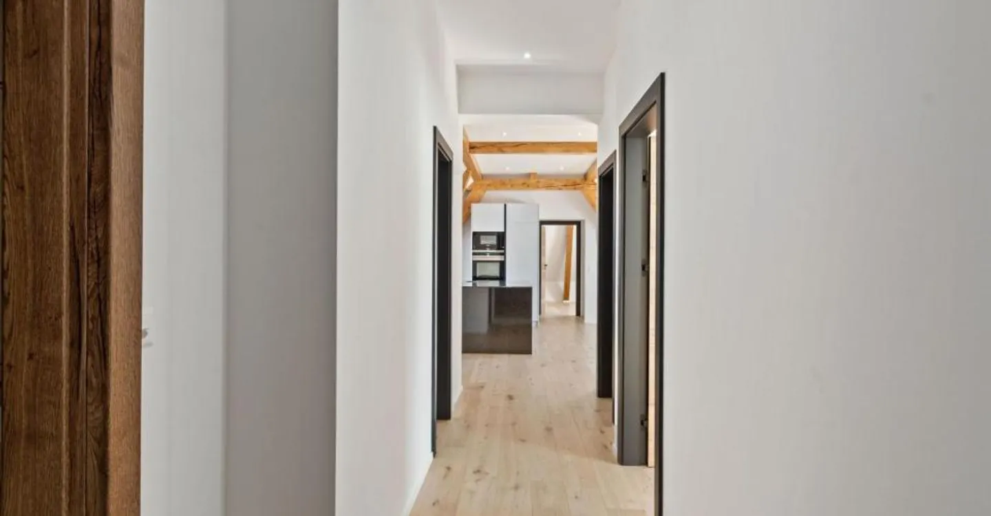 Courtelary, beautiful penthouse apartment of 4.5 rooms with elevator - Photo 3 of 11