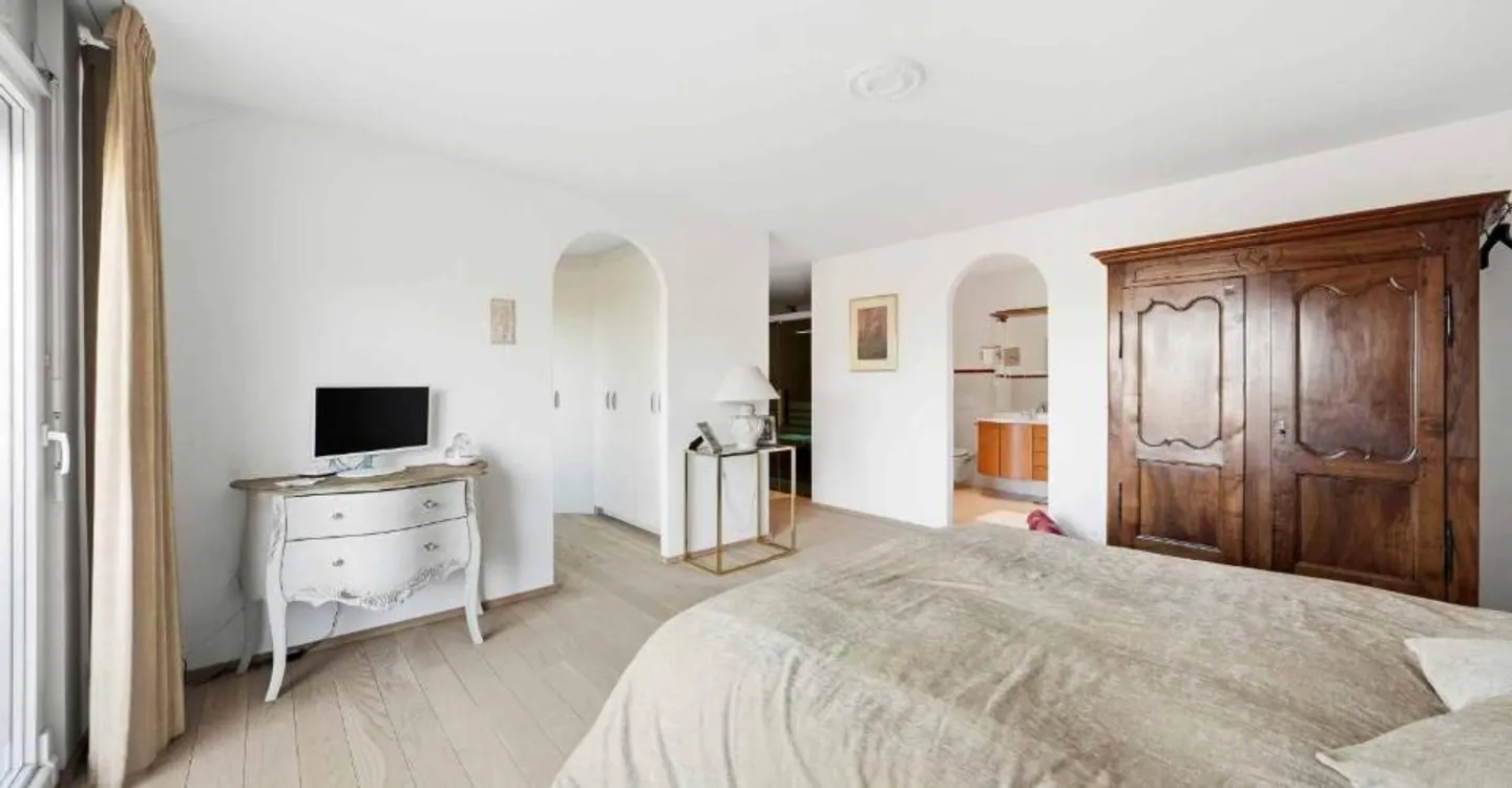 Large apartment in total calm, with a view! - Photo 8 of 12