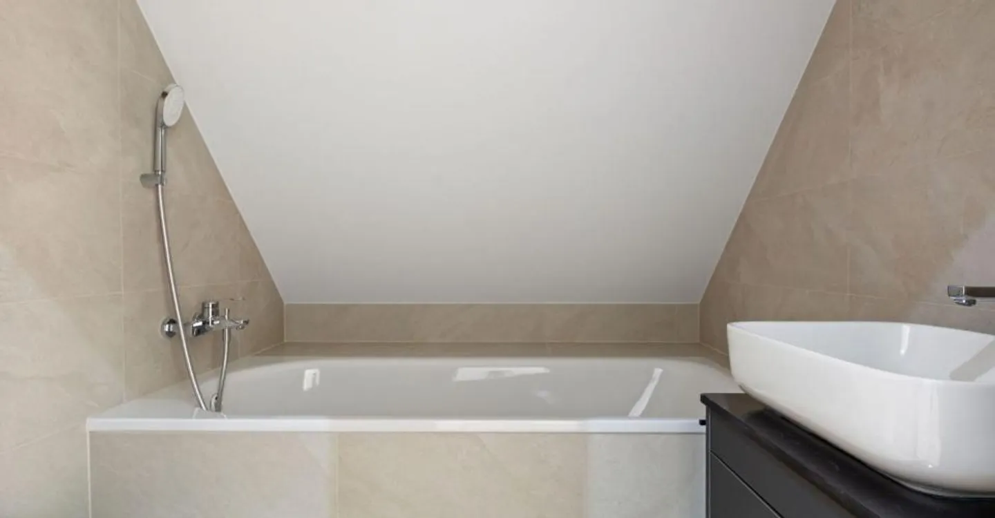 Courtelary, beautiful penthouse apartment of 4.5 rooms with elevator - Photo 10 of 11