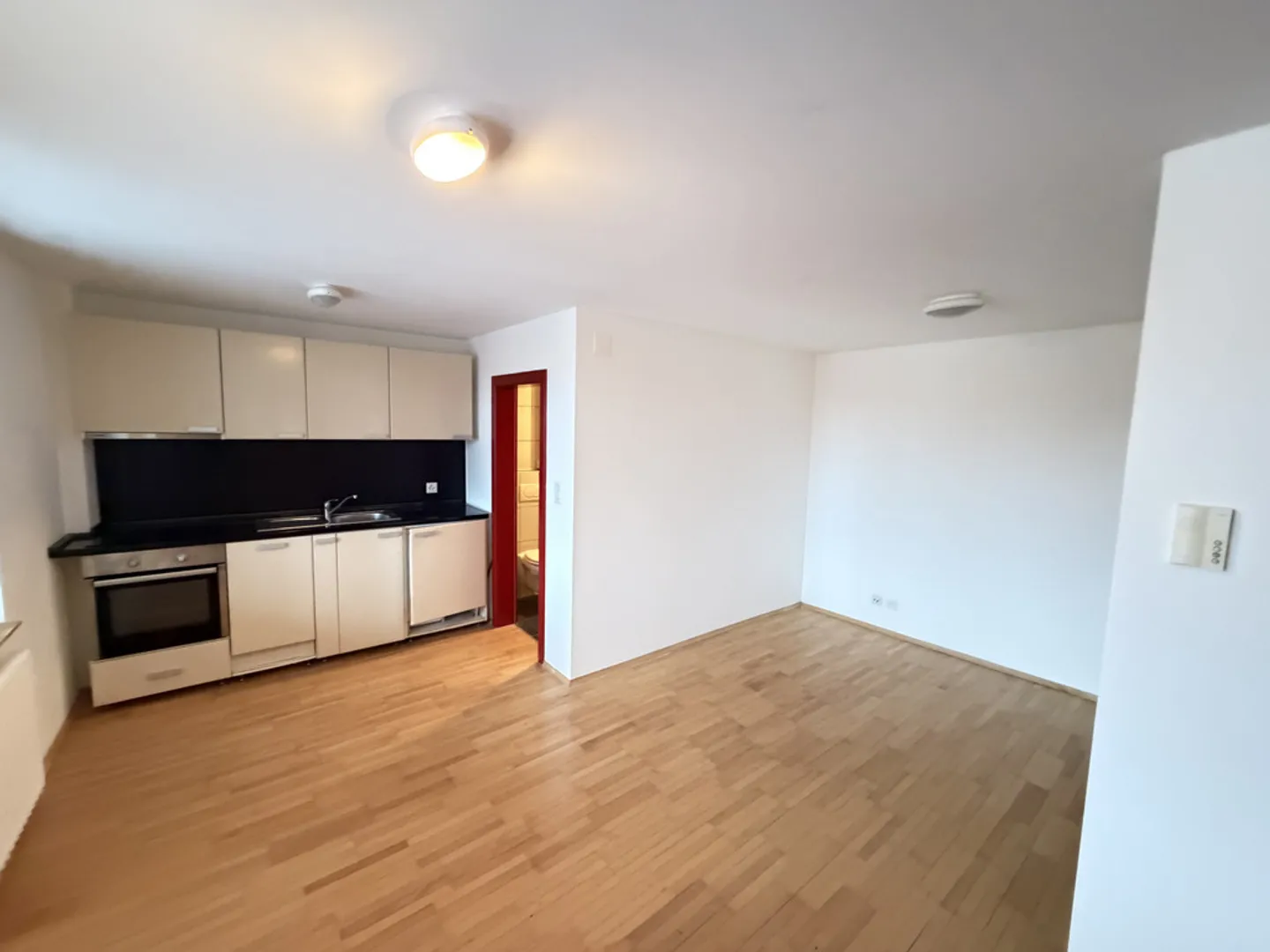 In der Nähe des Bahnhofs und der Annehmlichkeiten - Foto 1 von 4