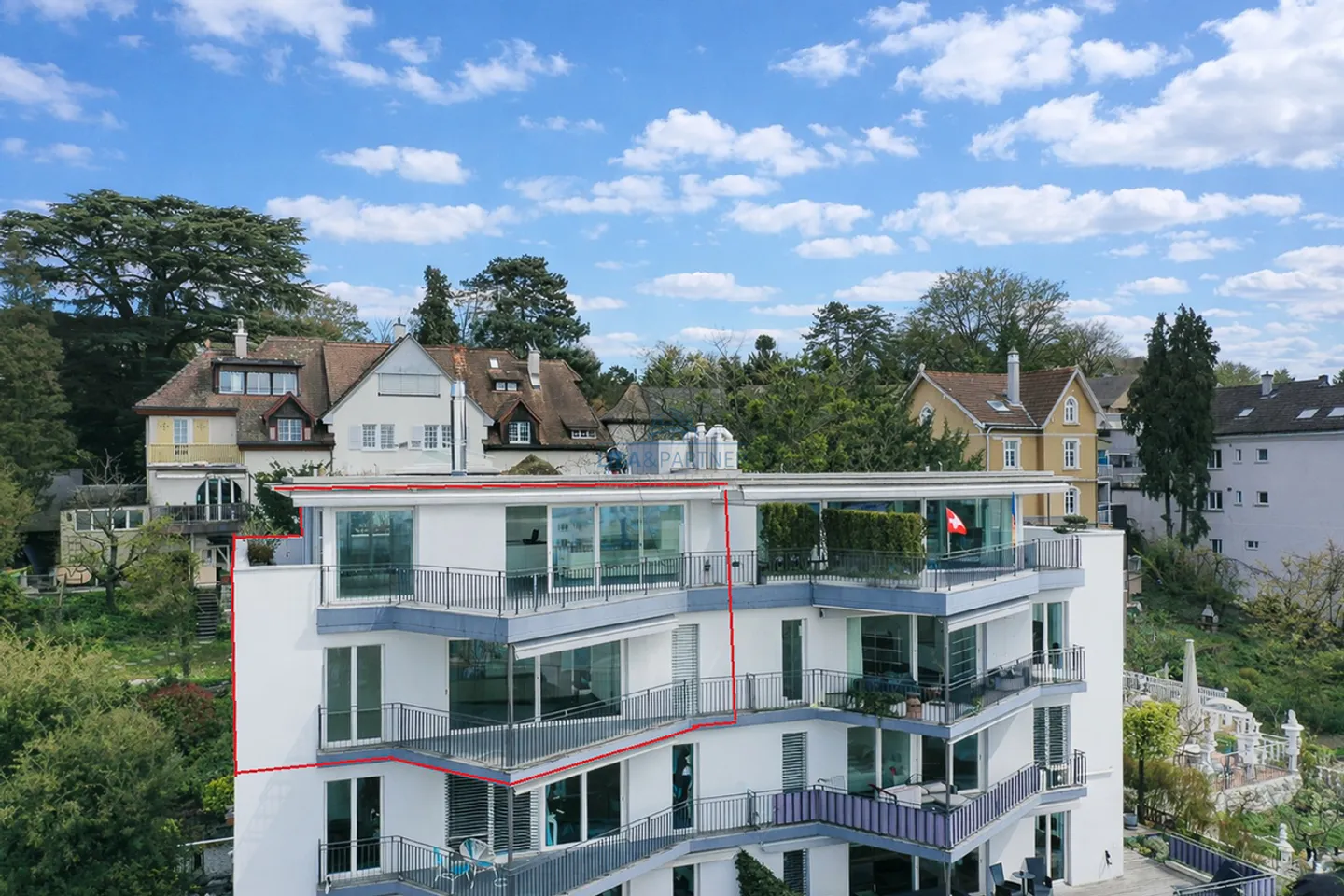 Vivere sopra i tetti di Binningen – lussuosa maisonette in attico - Foto 1 di 14