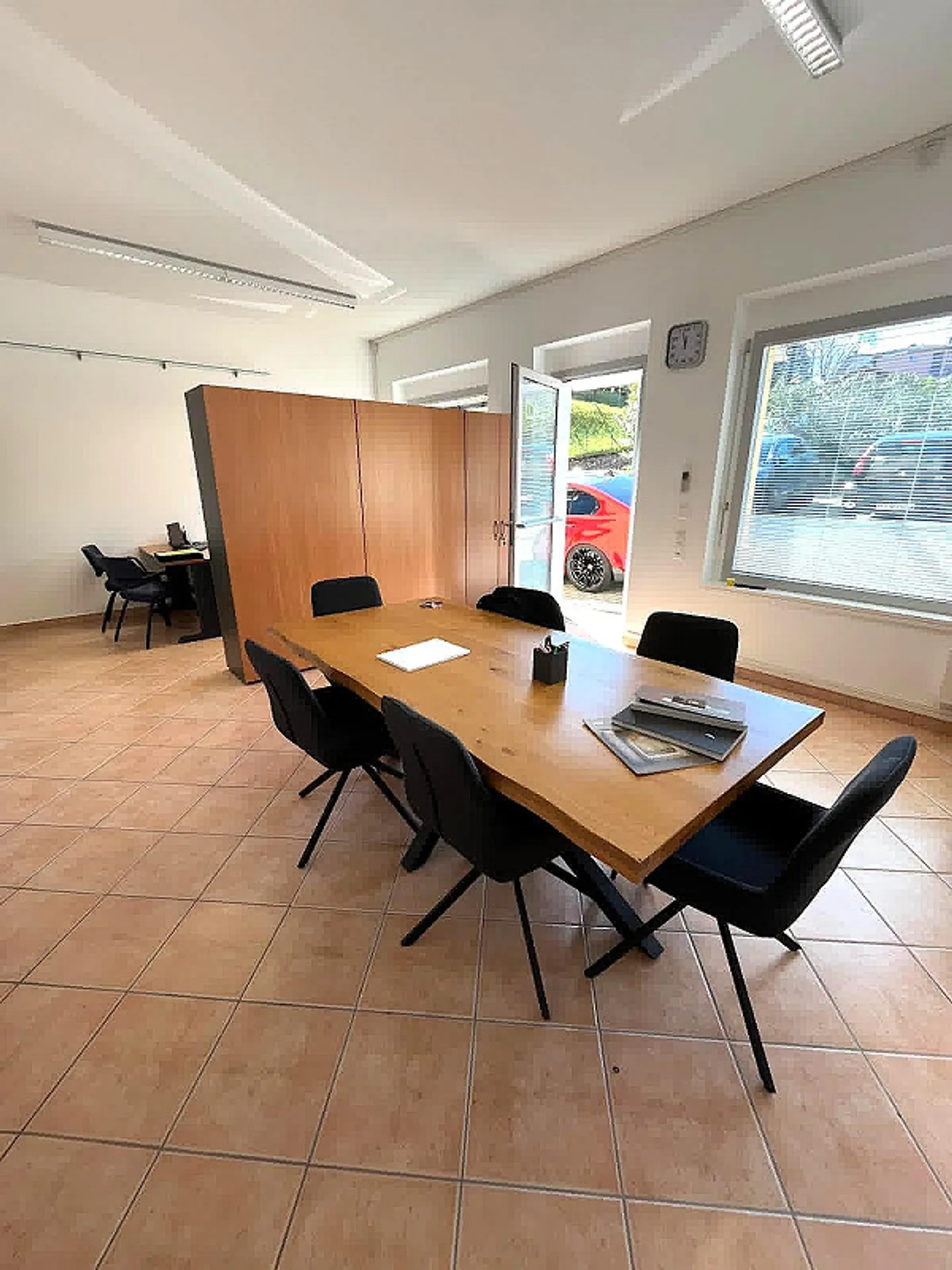 BREGANZONA: COMFORTABLE OFFICE/STORE WITH WINDOWS AND 2 PARKING SPACES - Photo 2 of 8