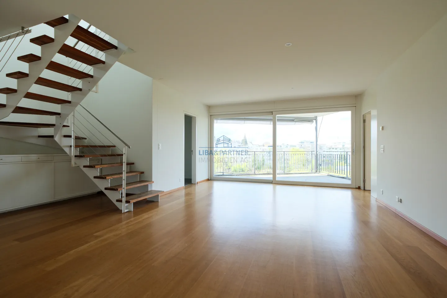 Vivere sopra i tetti di Binningen – lussuosa maisonette in attico - Foto 9 di 14