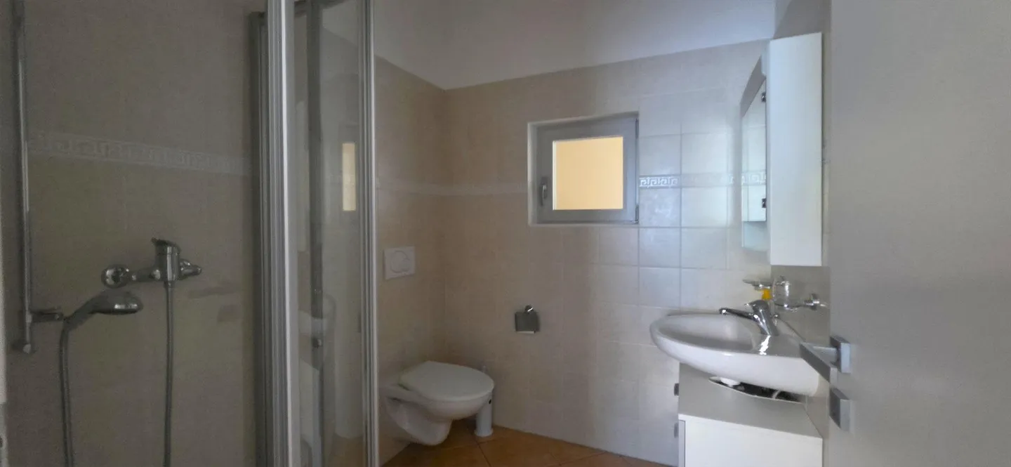BREGANZONA: COMFORTABLE OFFICE/STORE WITH WINDOWS AND 2 PARKING SPACES - Photo 3 of 8