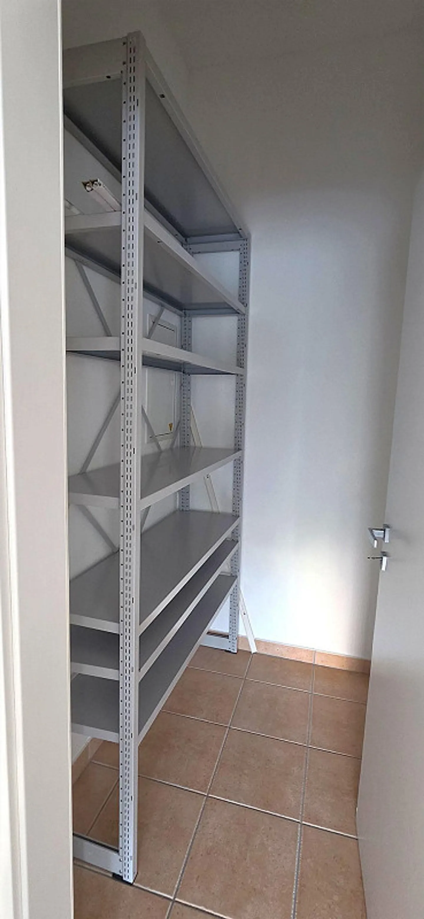 BREGANZONA: COMFORTABLE OFFICE/STORE WITH WINDOWS AND 2 PARKING SPACES - Photo 6 of 8