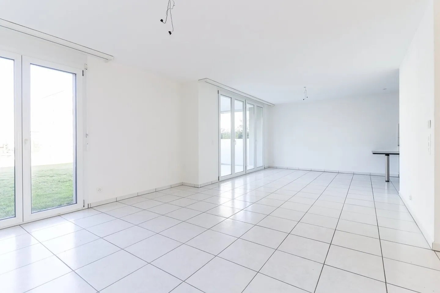 Appartamento moderno con balcone soleggiato - Foto 4 di 11