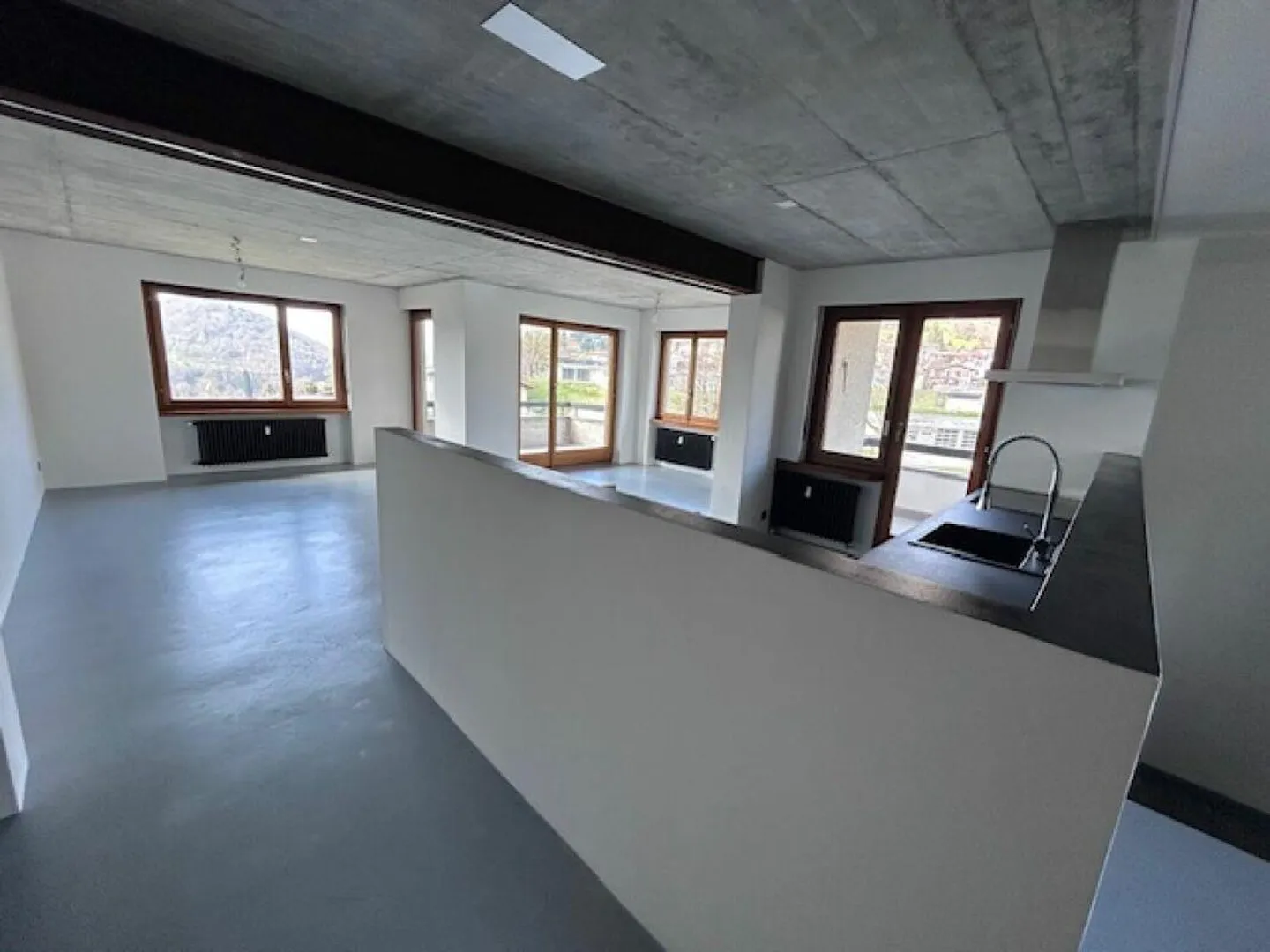 4.5-ZIMMER-WOHNUNG IN EINEM ZWEIFAMILIENHAUS - RENOVIERT - EXKLUSIVER GARTEN - Foto 5 von 23