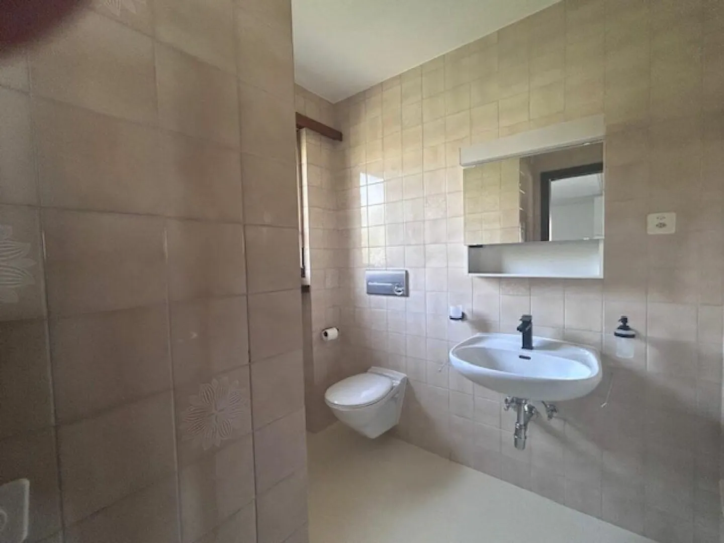 4.5-ZIMMER-WOHNUNG IN EINEM ZWEIFAMILIENHAUS - RENOVIERT - EXKLUSIVER GARTEN - Foto 22 von 23