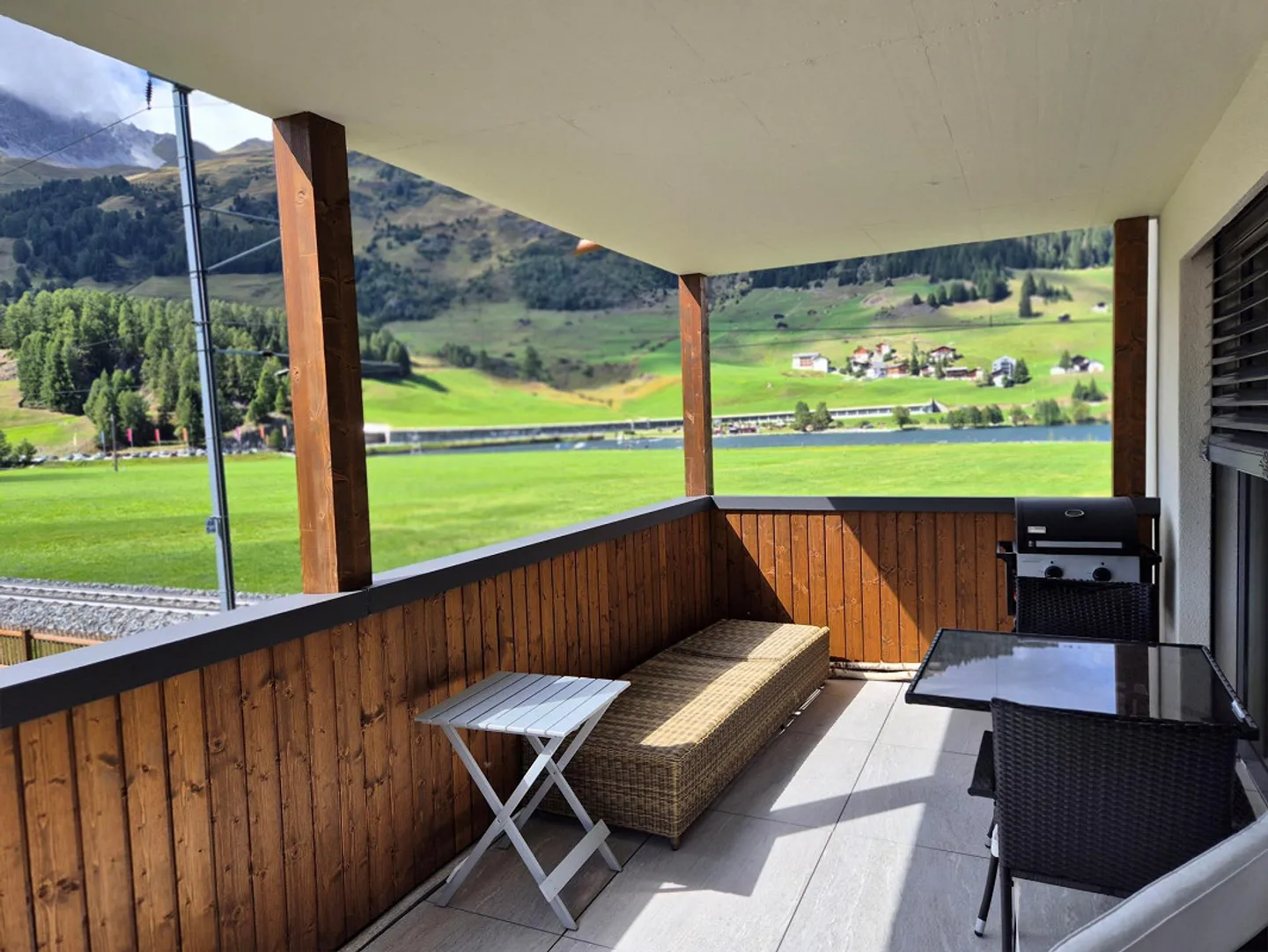 3.5-room first occupancy apartment with lake and mountain views (annual rent) - Photo 4 of 5