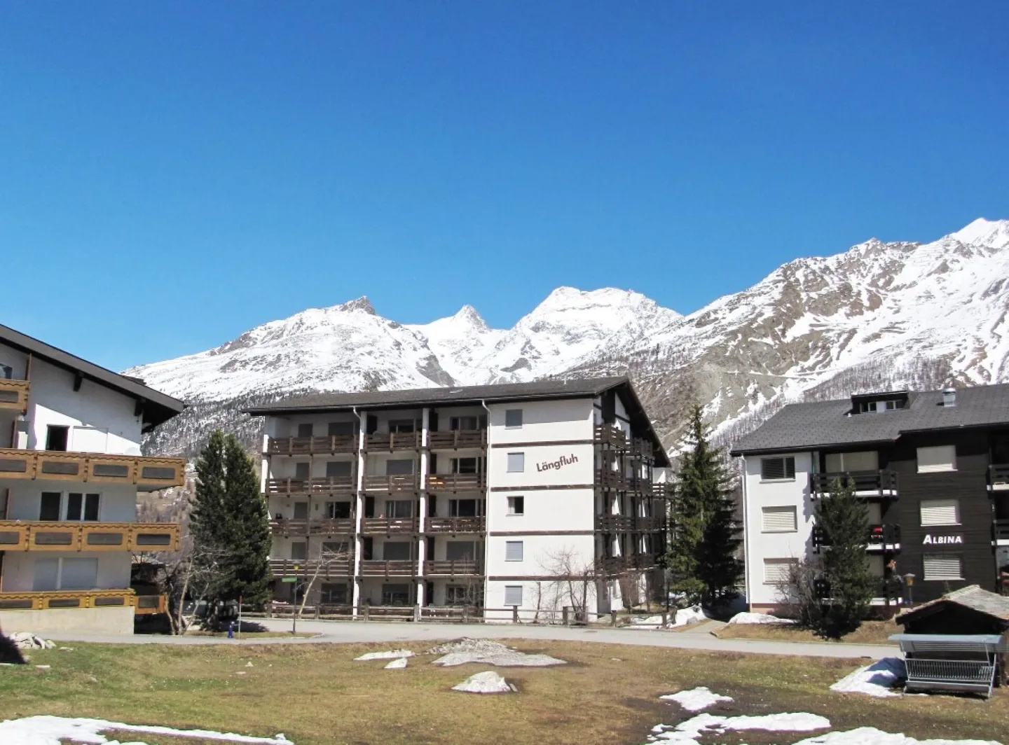 Ampio appartamento di 3,5 stanze nella casa Längfluh. - Foto 1 di 20