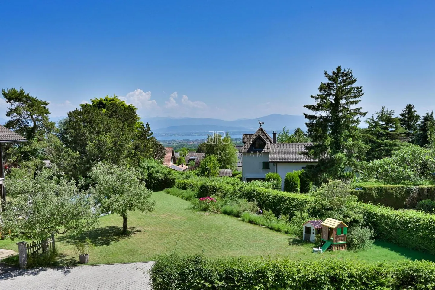 Au cœur de Sus-Châtel (Genolier) - Villa individuelle rénovée, efficacité énergétique A, vue sur le lac et les Alpes - Photo 3 sur 13