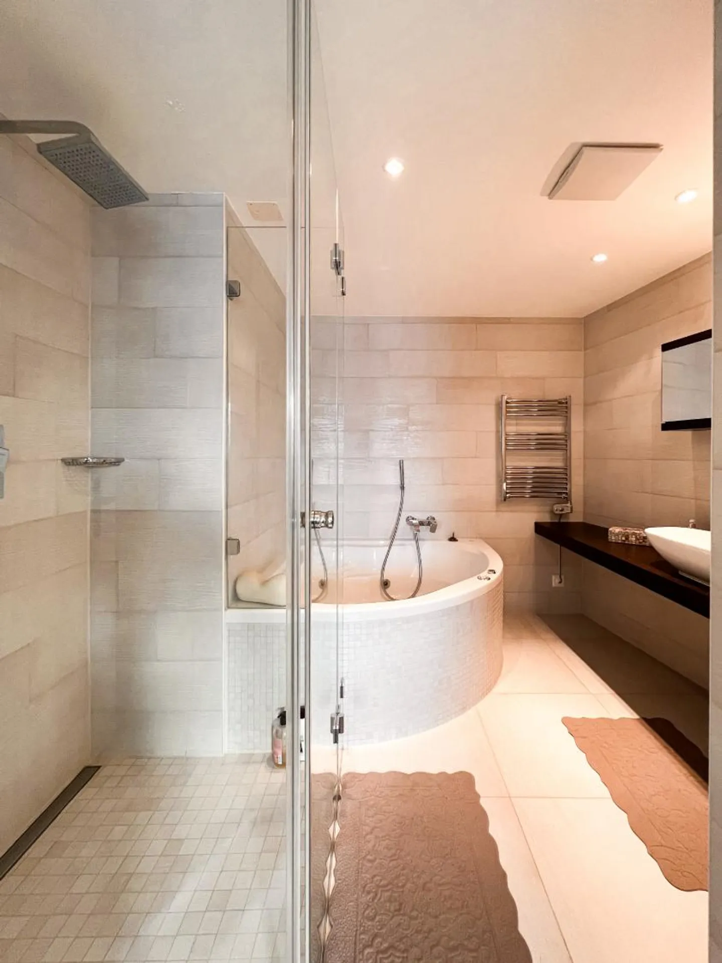 Exclusivity: A rare opportunity not to be missed! - Photo 8 of 11