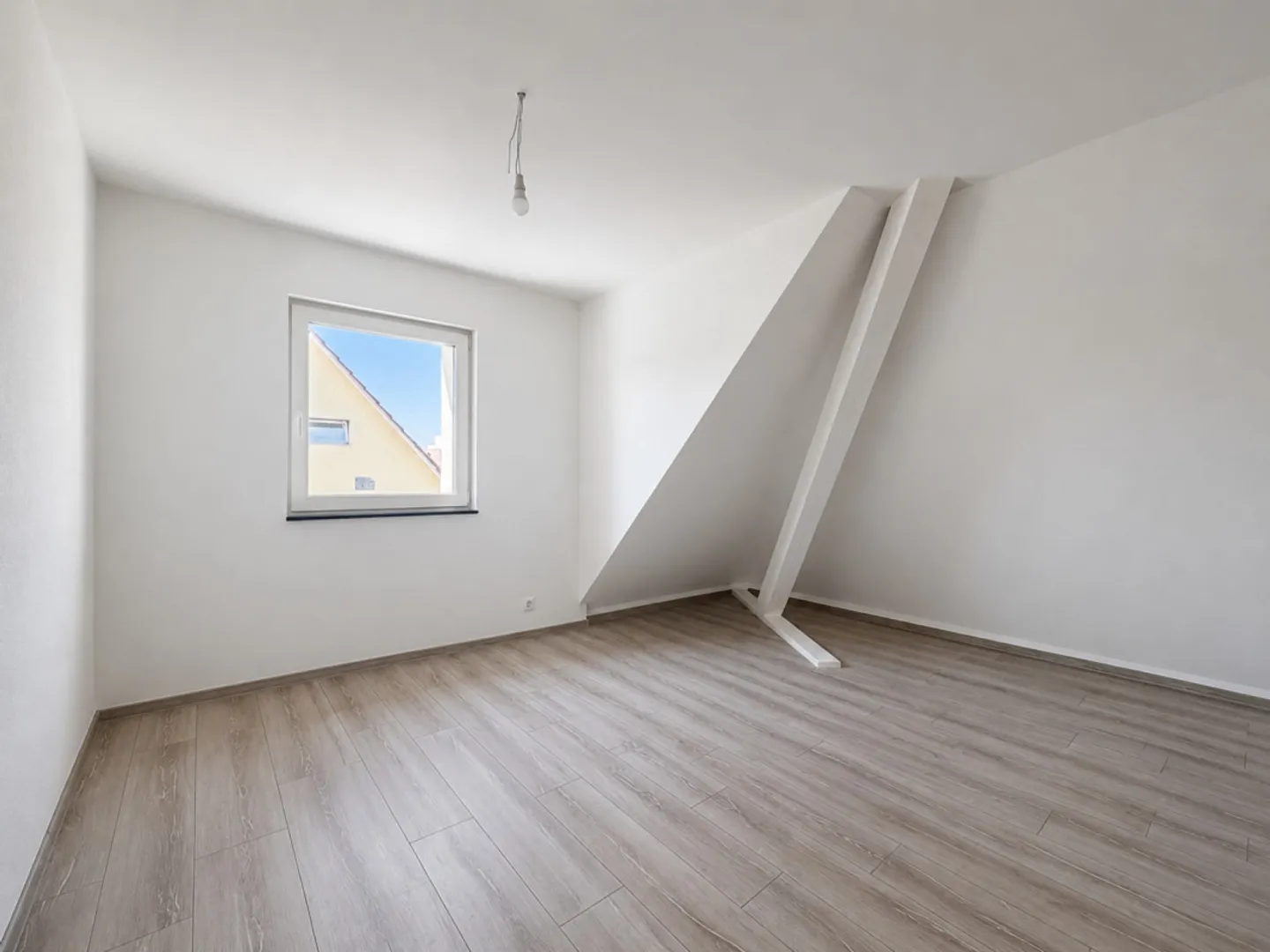 Appartamento affascinante con 2 camere nel sottotetto - Prima occupazione dopo ristrutturazione - Foto 2 di 5
