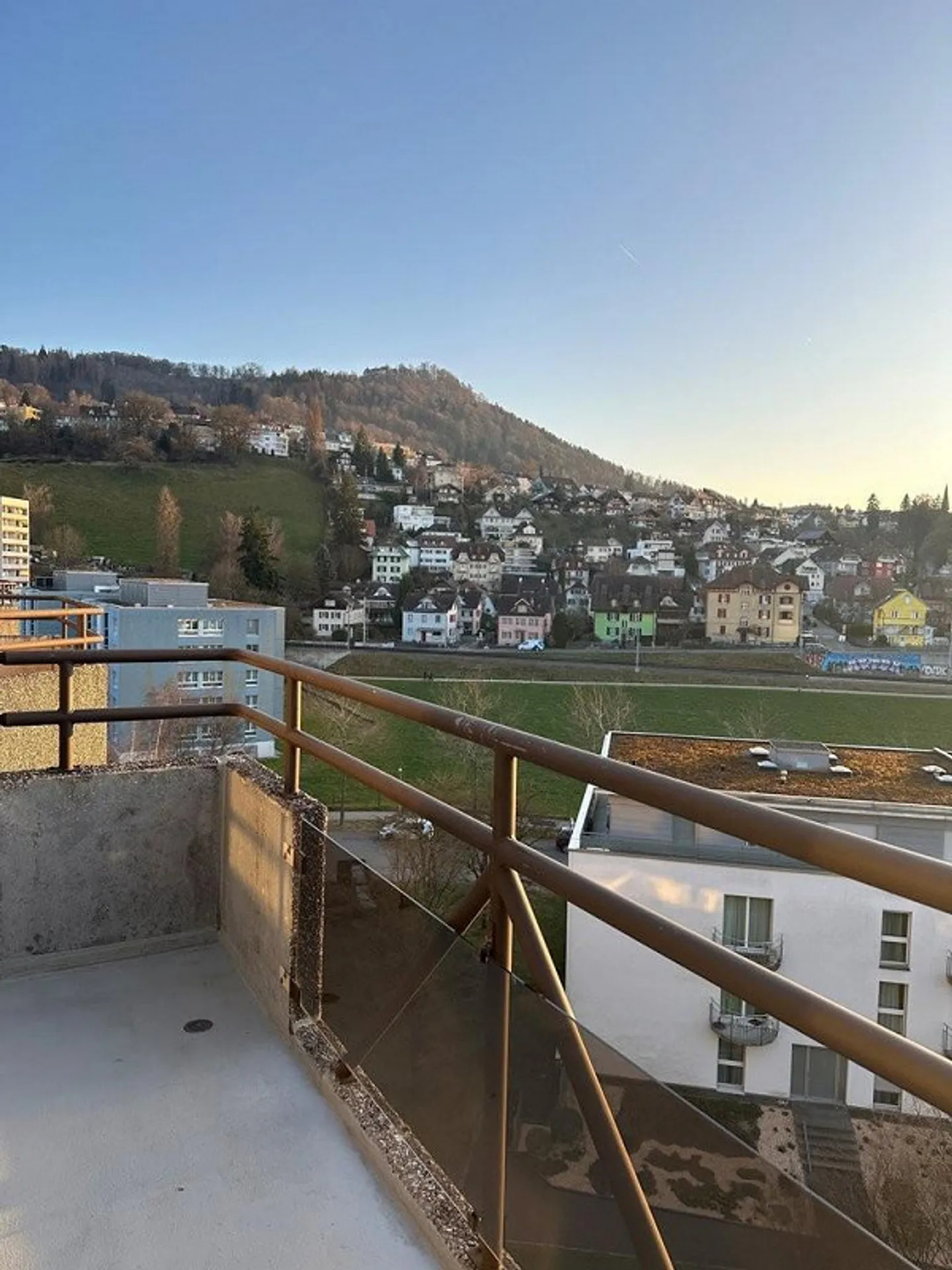 Sonnige Wohnung mit traumhafter Aussicht - Foto 3 von 8