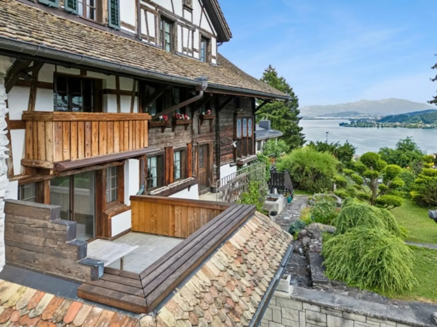 Vivre avec histoire et caractère / Maison jumelée de 5,5 pièces - Photo 2 sur 11