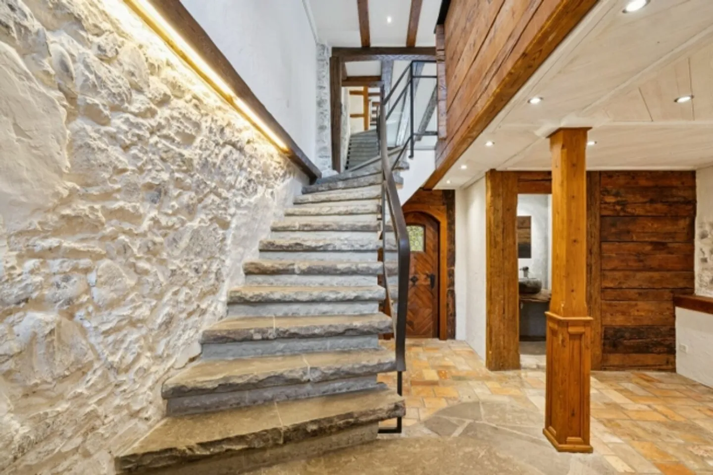 Vivre avec histoire et caractère / Maison jumelée de 5,5 pièces - Photo 4 sur 11