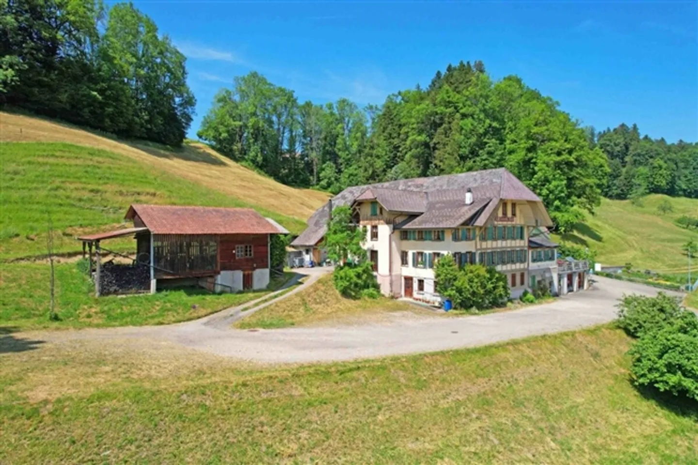 Cozy Inn with Great Potential in Beautiful, Nature-Inspired Location in the Back Heimisbach Valley - Photo 2 of 11