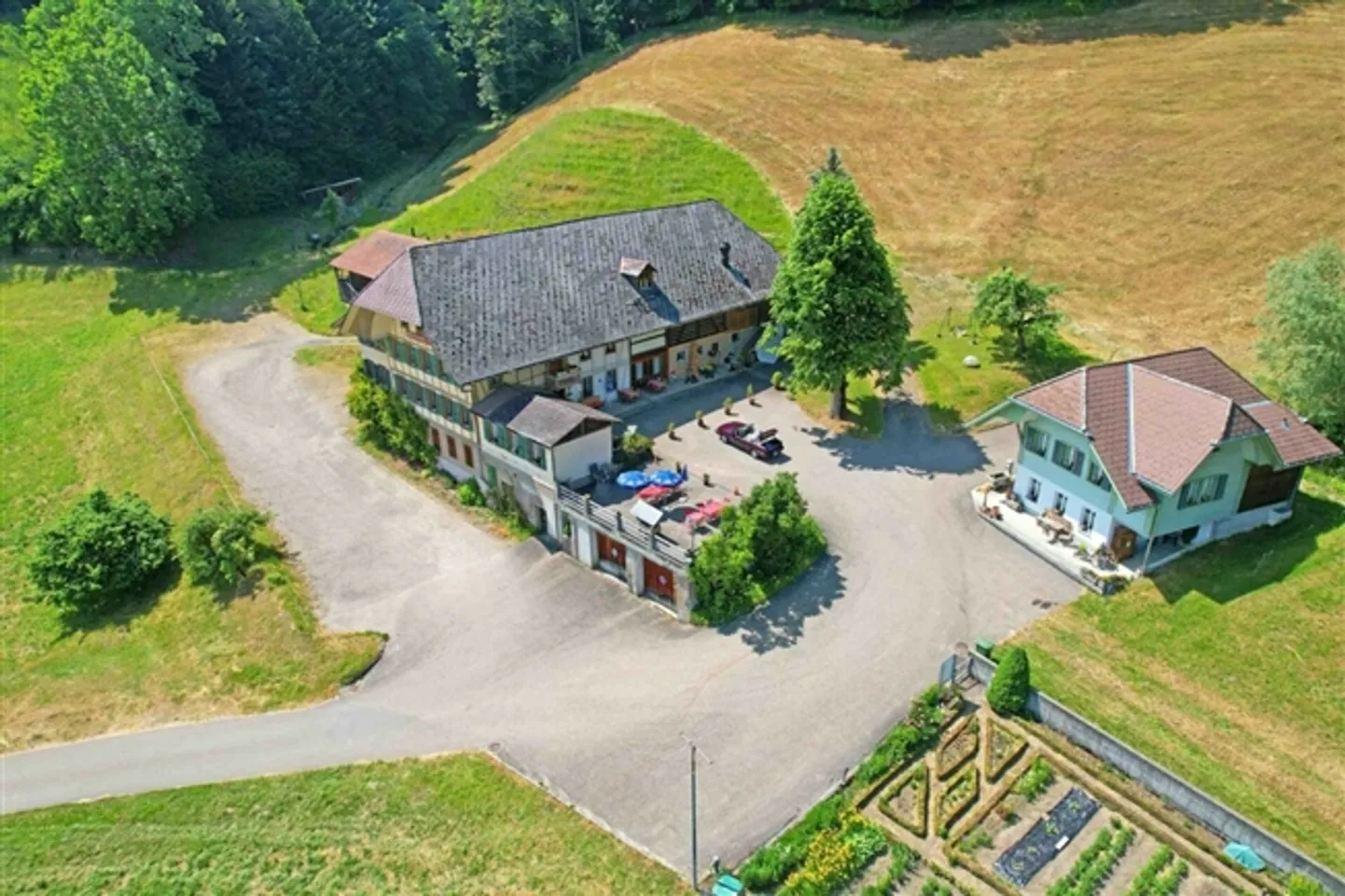 Cozy Inn with Great Potential in Beautiful, Nature-Inspired Location in the Back Heimisbach Valley - Photo 3 of 11