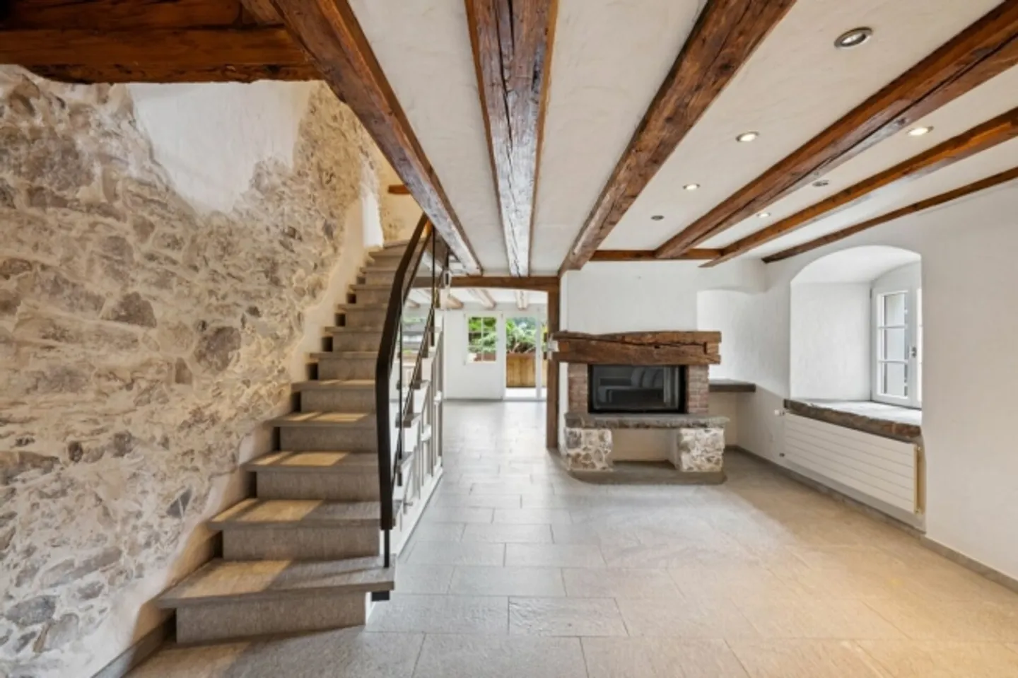 Vivre avec histoire et caractère / Maison jumelée de 5,5 pièces - Photo 7 sur 11