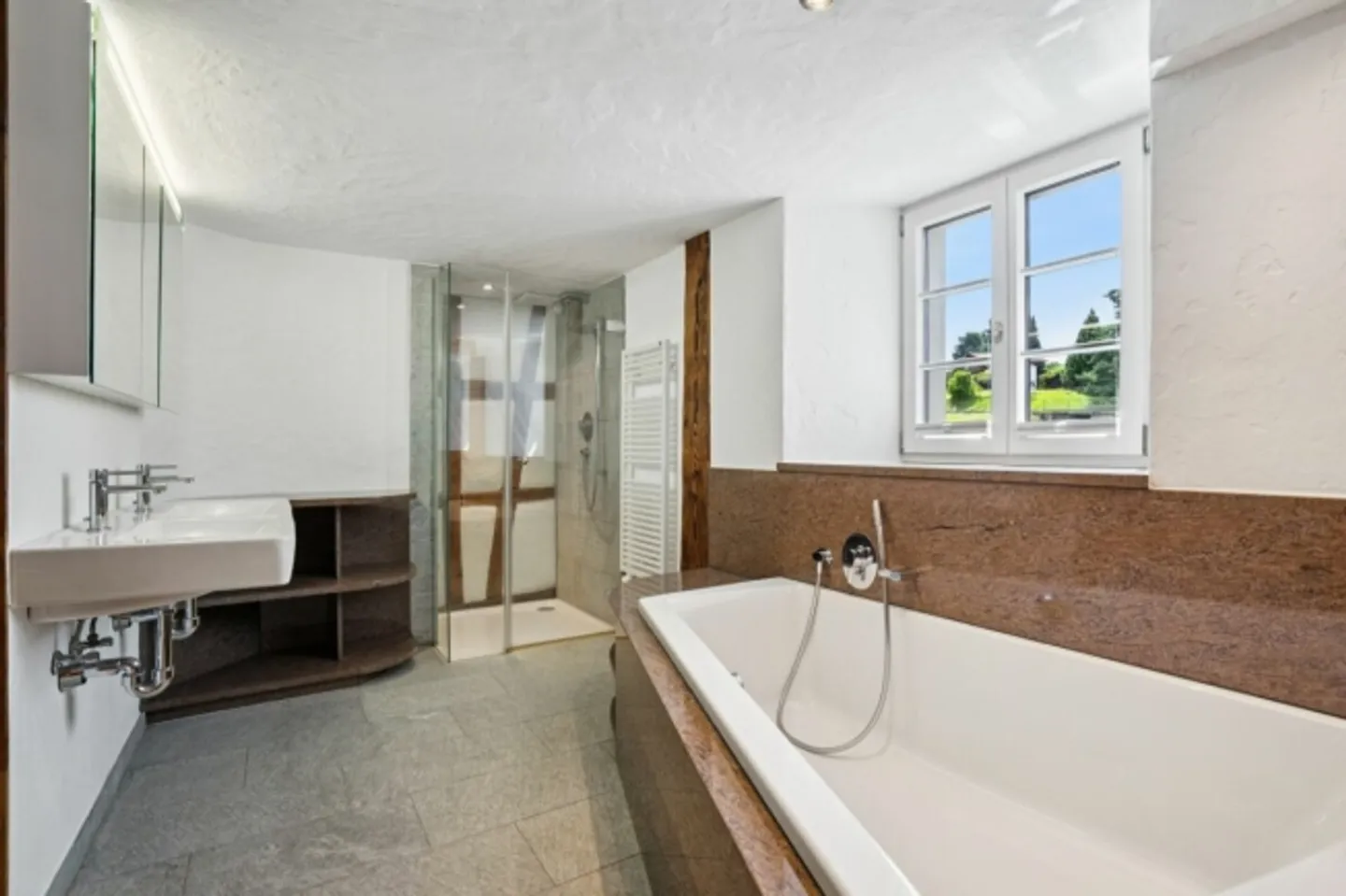 Vivre avec histoire et caractère / Maison jumelée de 5,5 pièces - Photo 8 sur 11